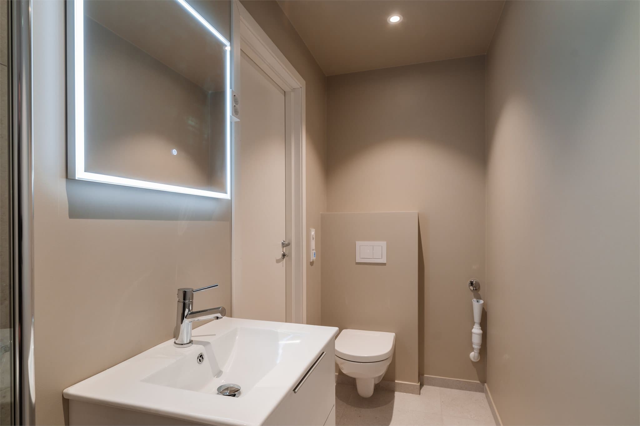 Bad, teknisk rom og vaskerom leveres med fliser fra Flisekompaniet.