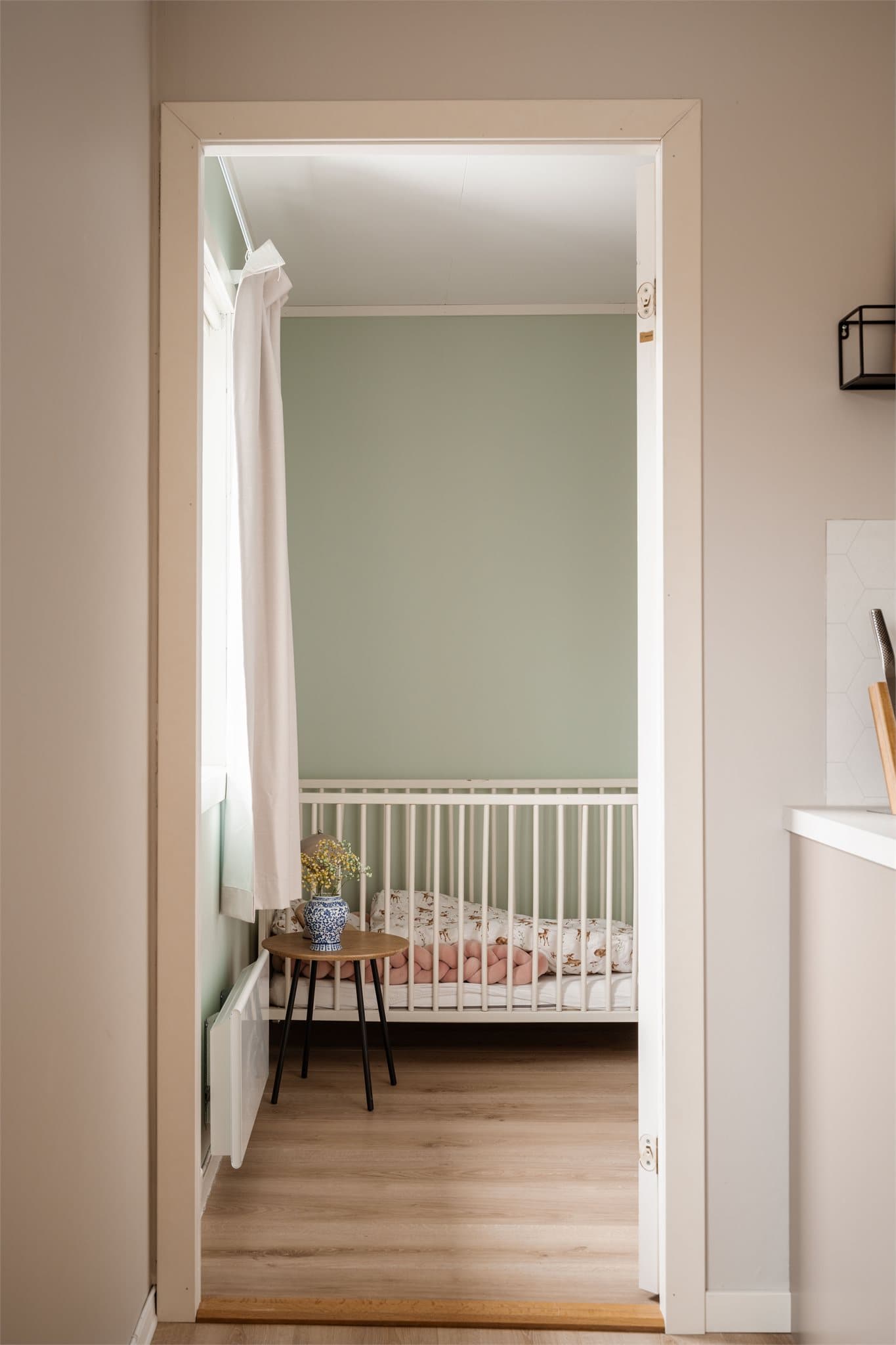 Dette soverommet ligger praktisk til ved siden av kjøkkenet.