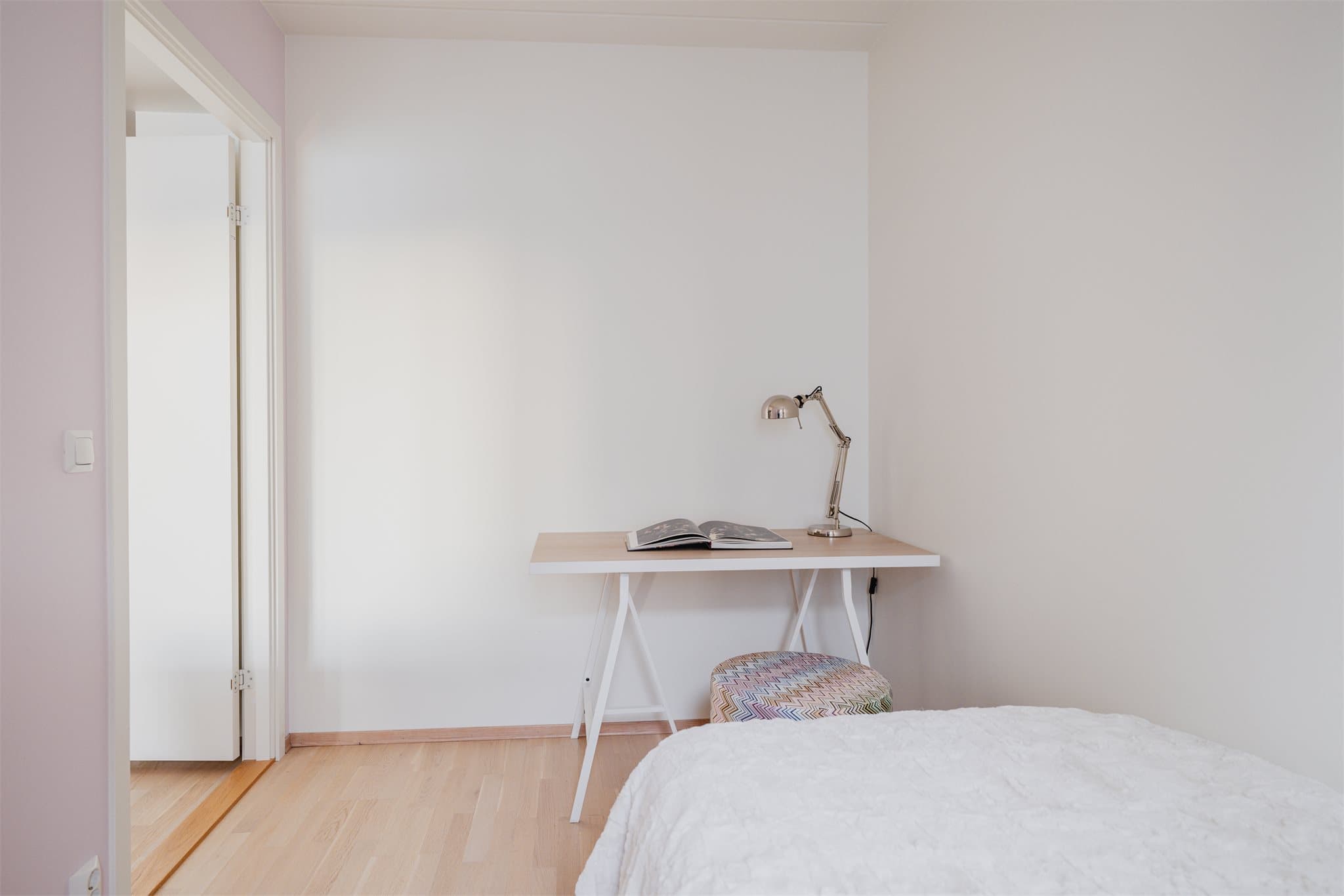 Alle soverommene har en god planløsning som gjør dem enkle å møblere.