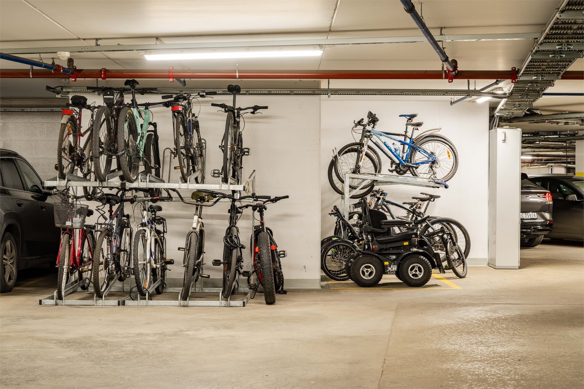 Garasjeanlegget har i tillegg tilrettelagt egen plass for praktisk sykkelparkering.