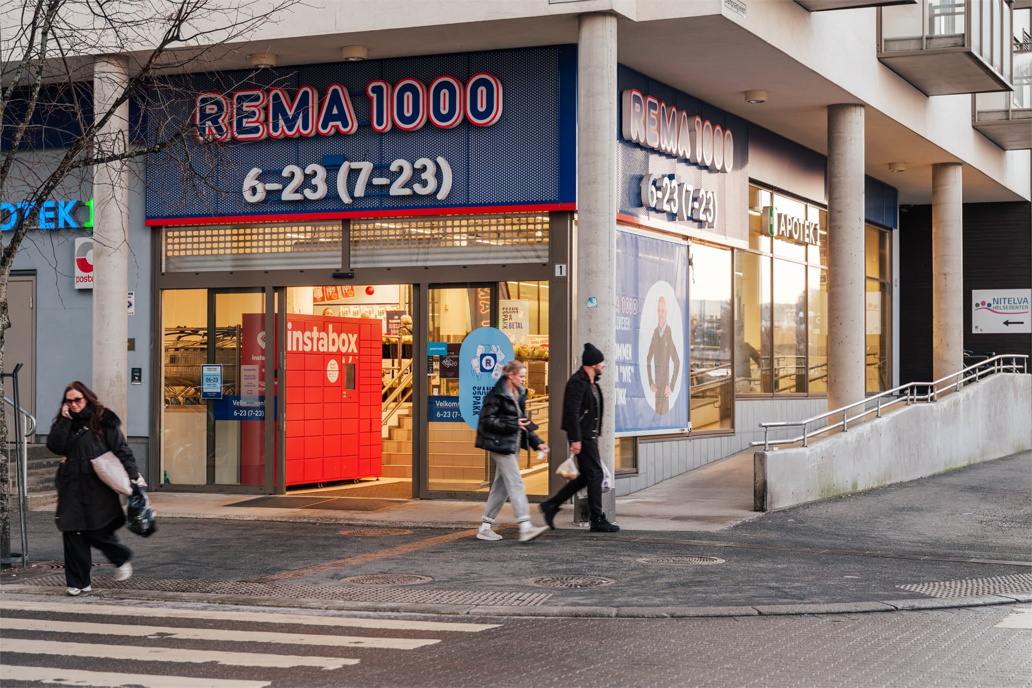 De daglige innkjøpene gjøres enkelt på Rema 1000 Kanalveien, som også har post i butikk.