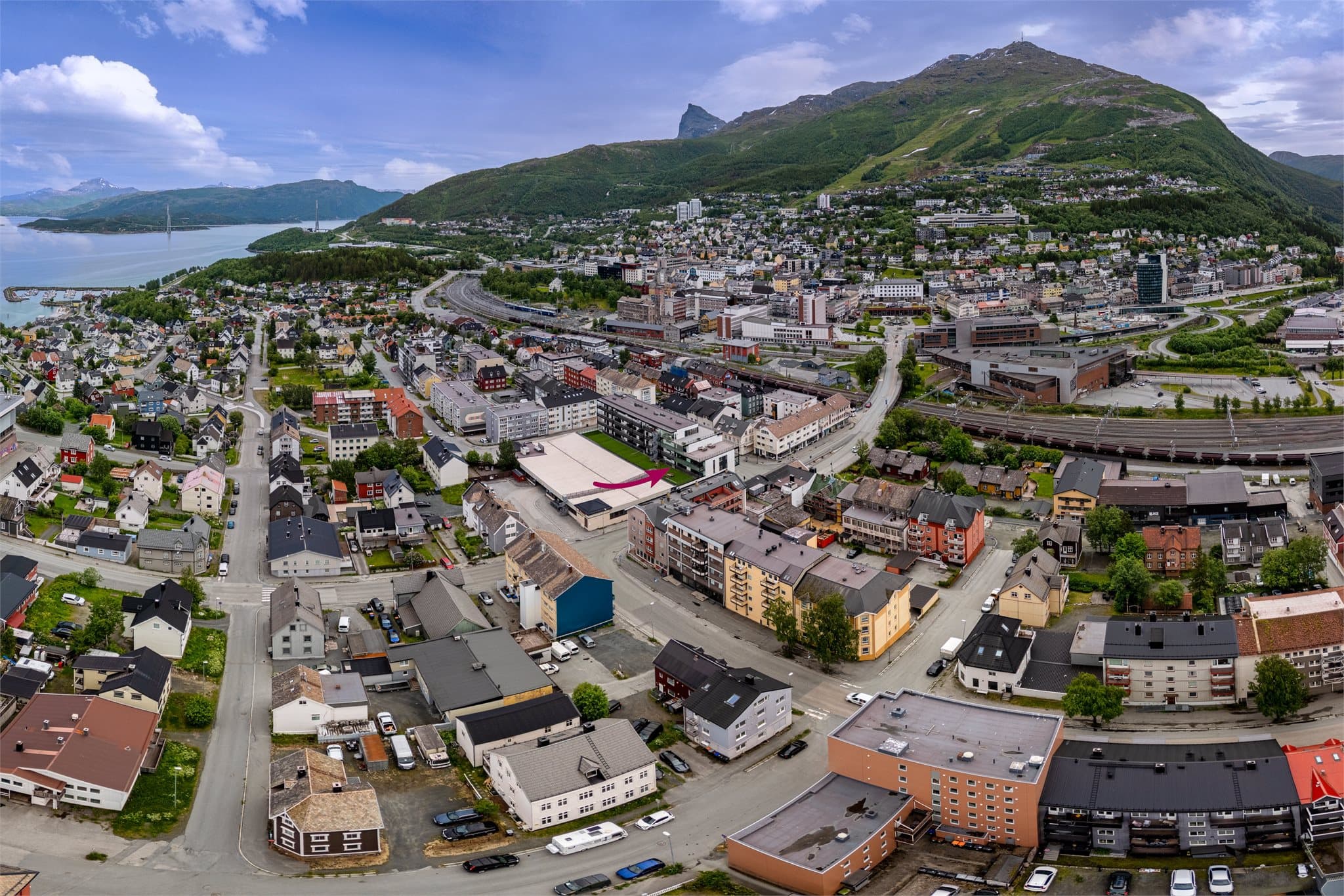 Narvik bussterminal ligger kun 6 minutters gange unna, med forbindelser til hele regionen.