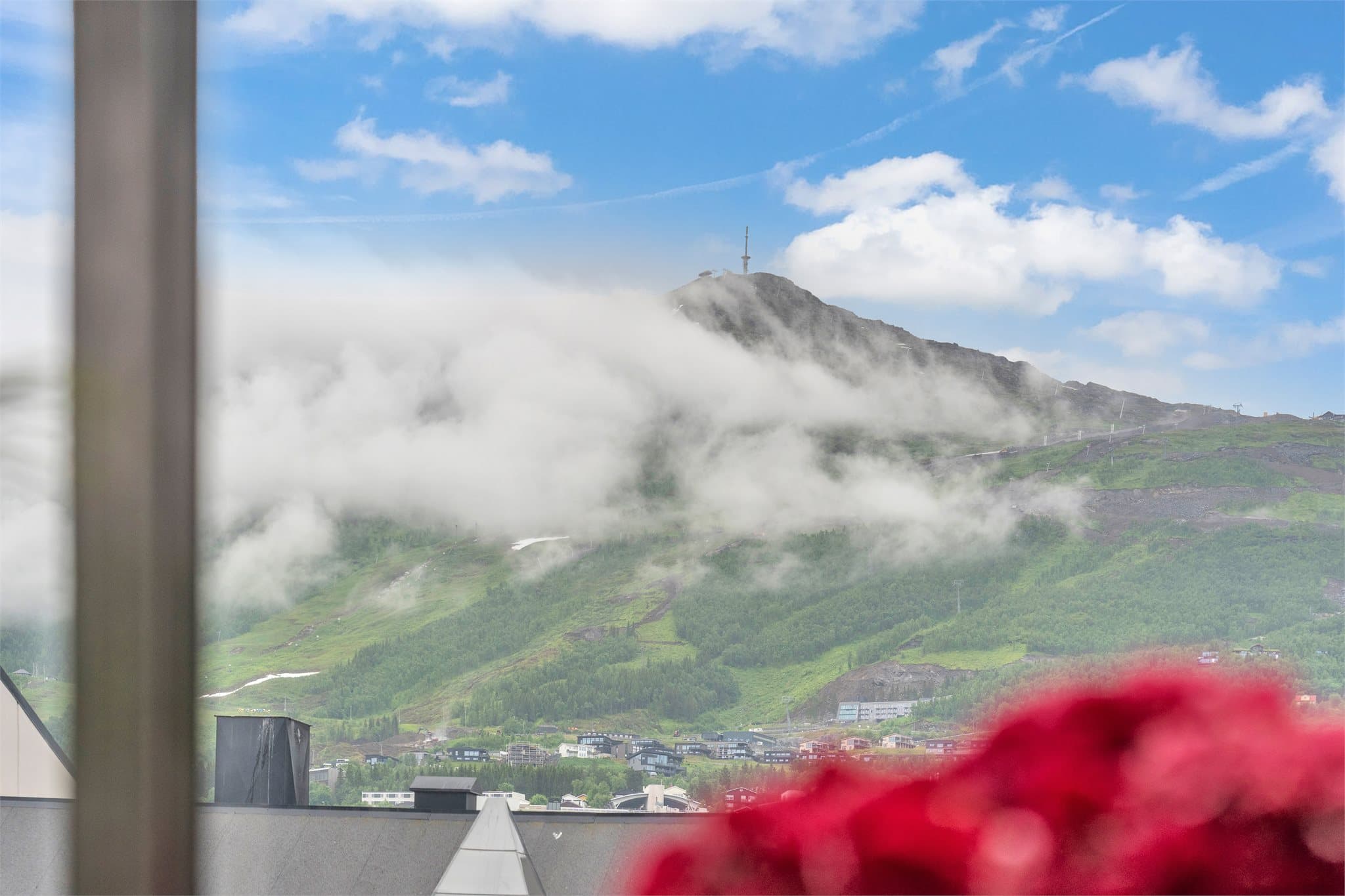 Utsyn mot Narviks karakteristiske fjellandskap.