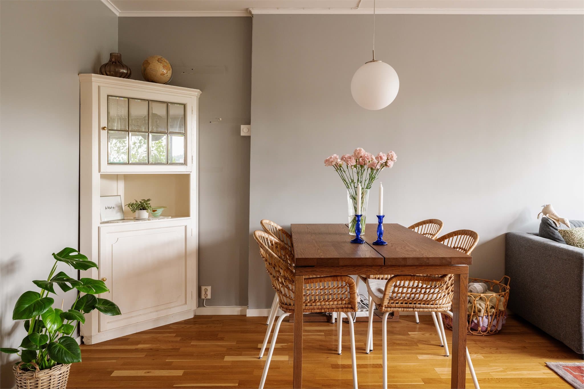 Her er det god plass til spisebord hvor du kan invitere venner og familie til hyggelige sammenkomster.