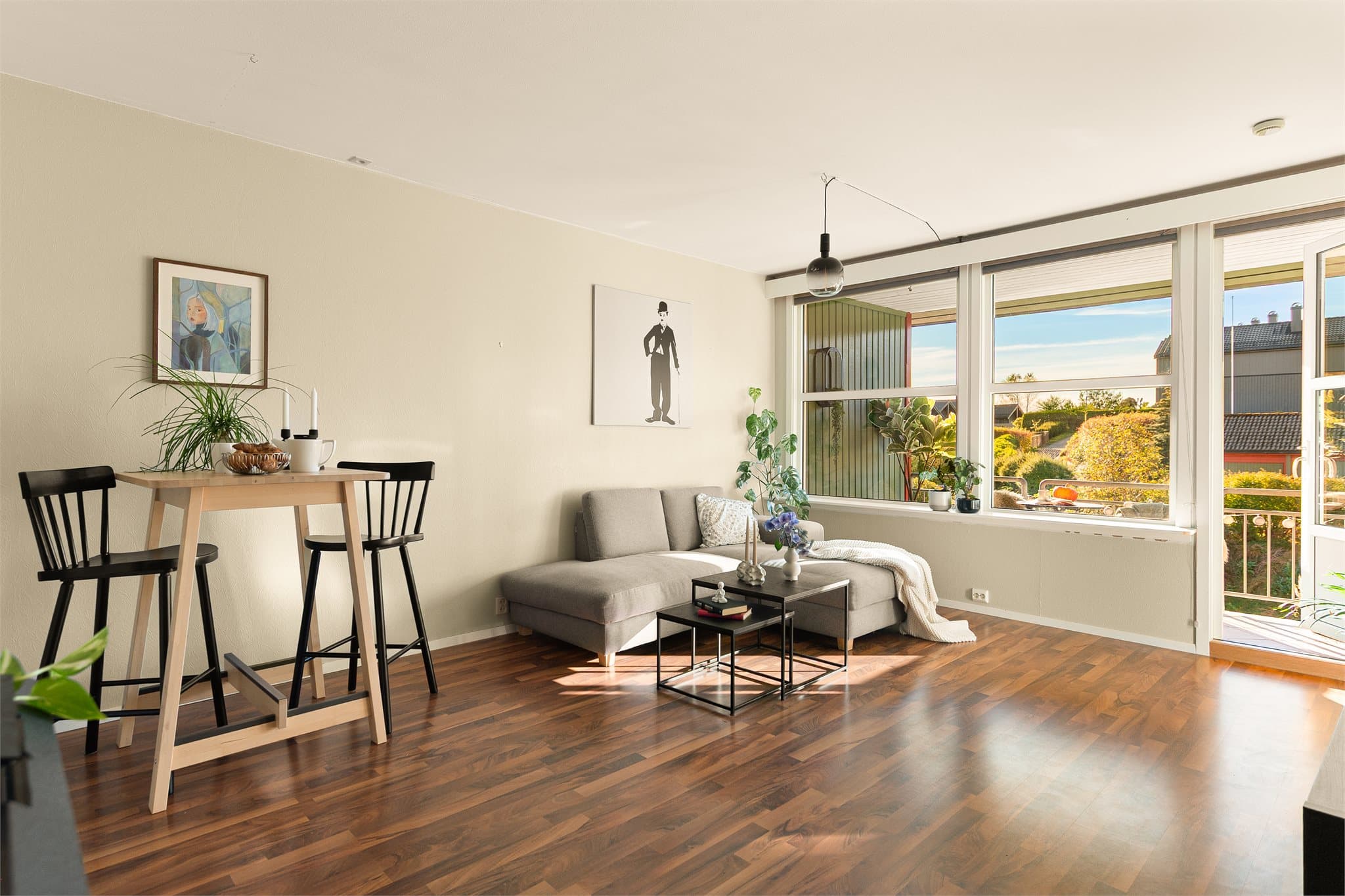 - Leiligheten har et BRA-i på 55 m² og inneholder entré, stue, kjøkken, bad, soverom og bod -