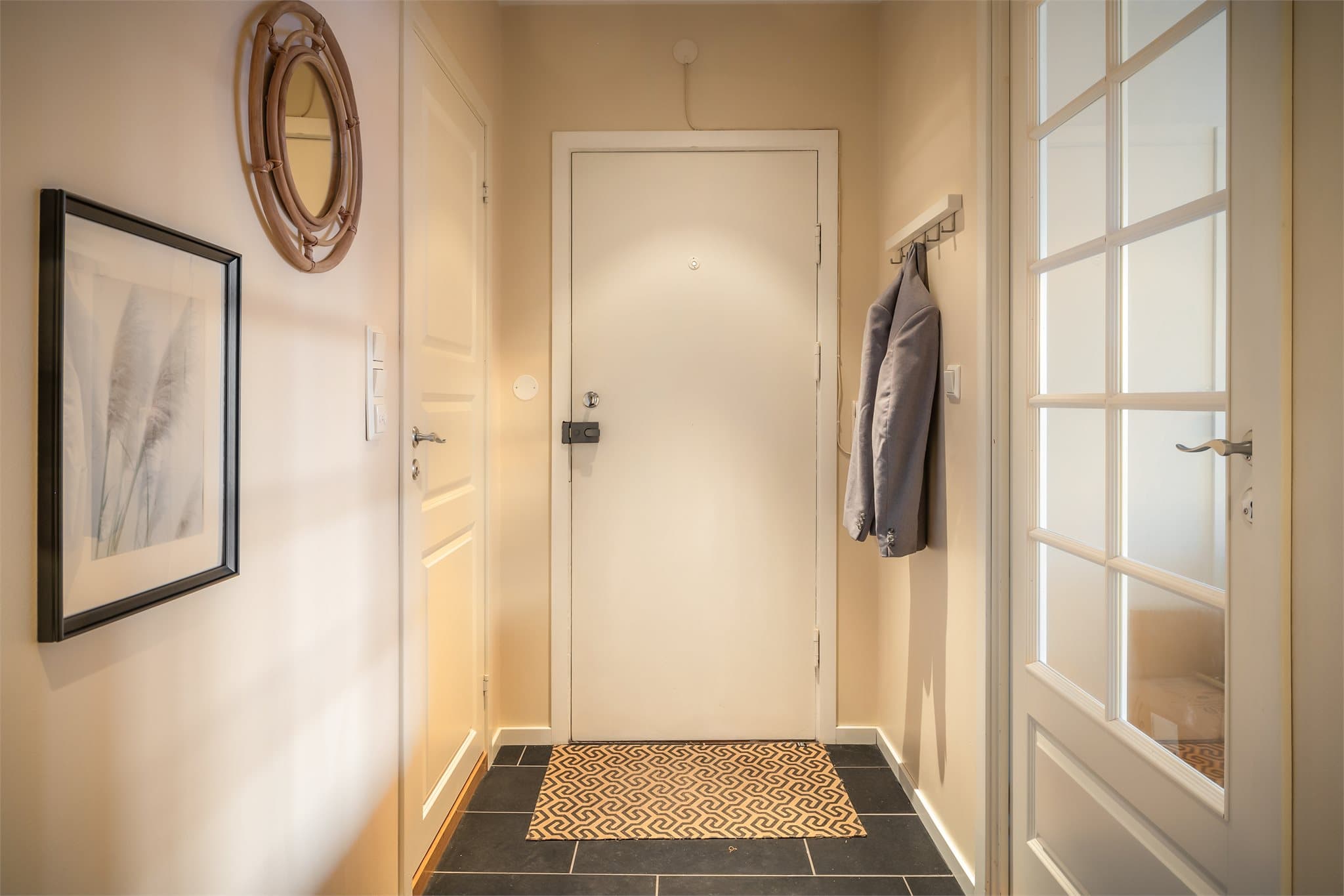 - Entré måler 4,1m² -