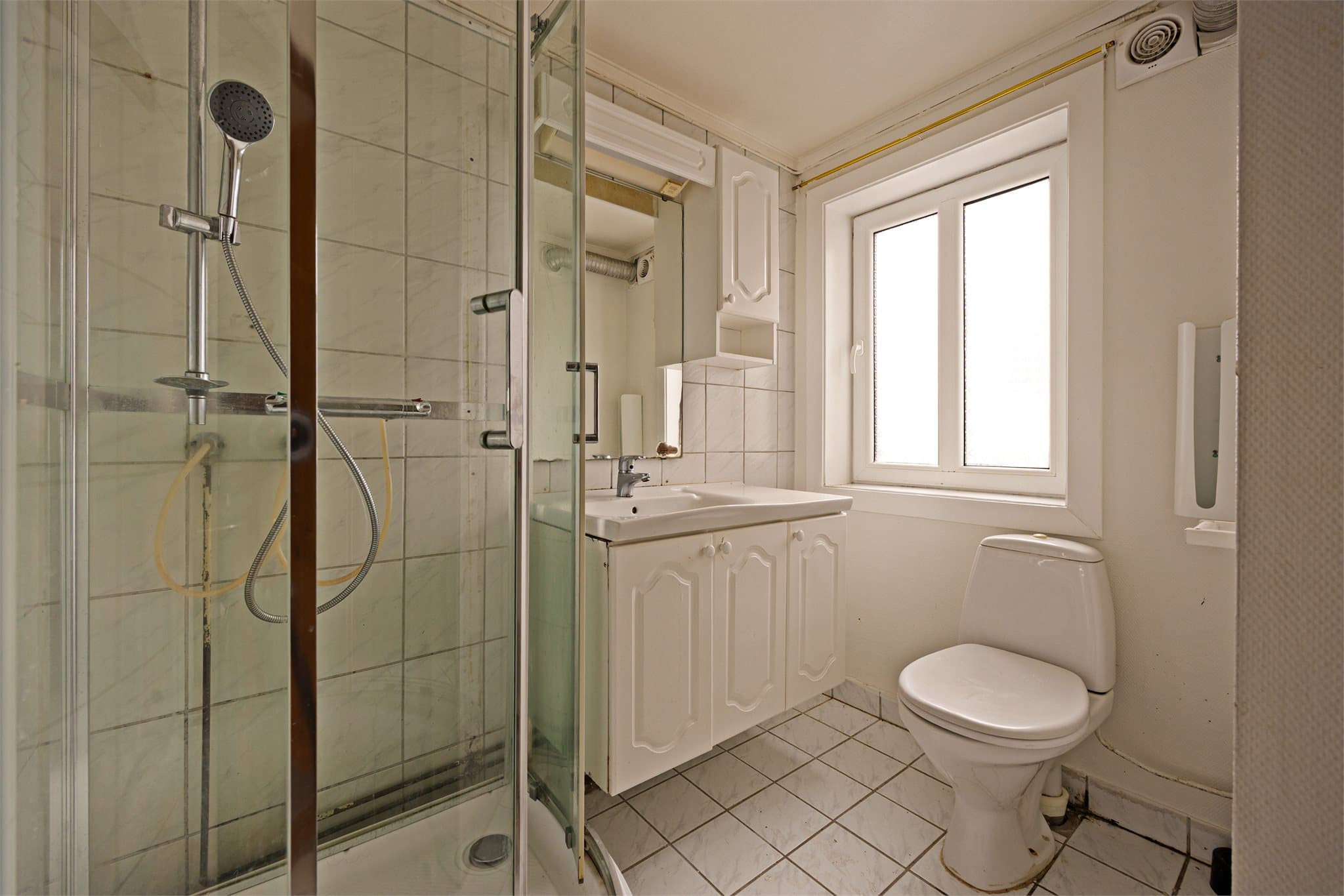 Eldre bad med behov for oppgradering.