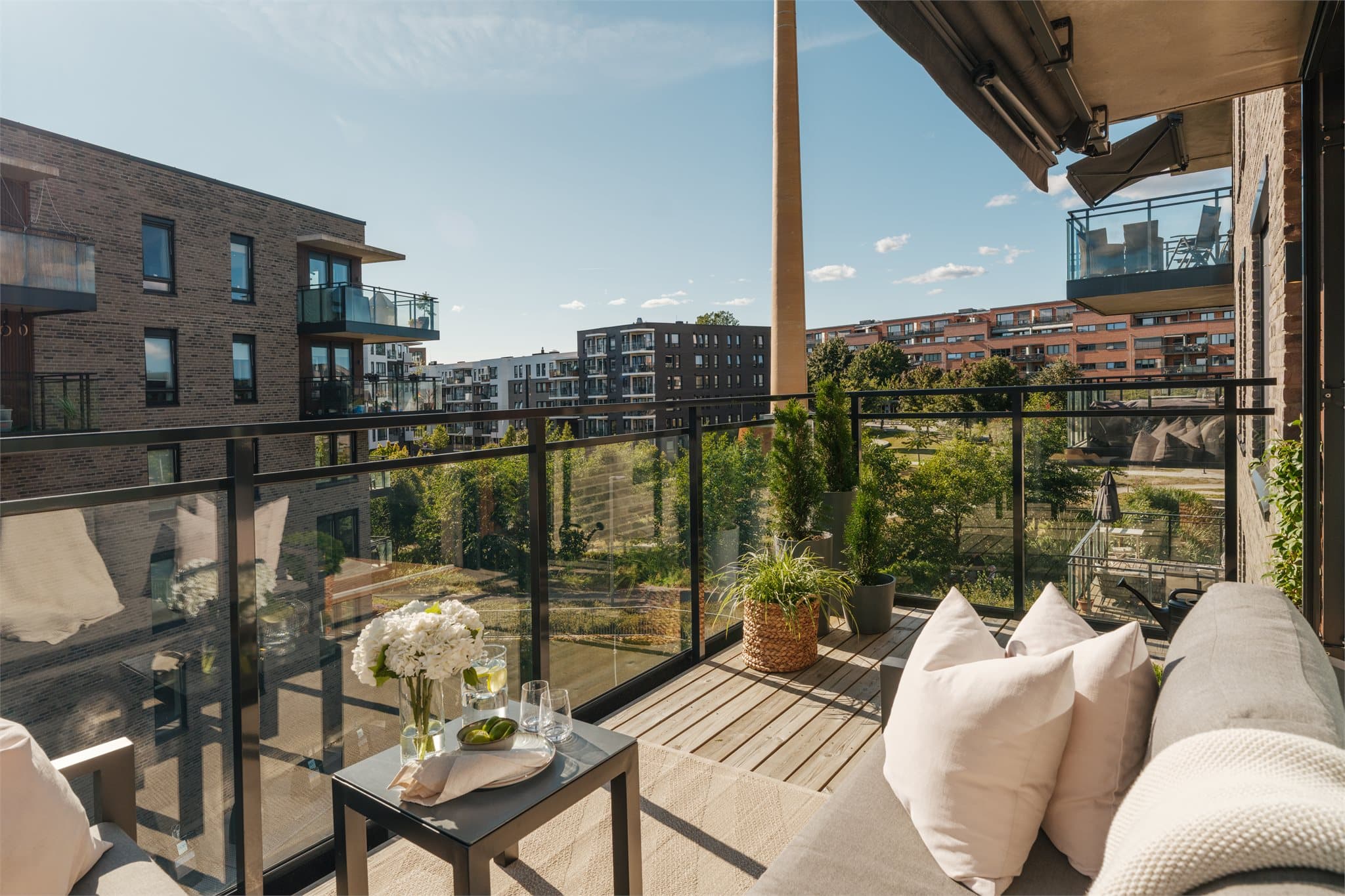 Her legges det til rette for hyggelige kvelder med familie og venner gjennom sommeren.