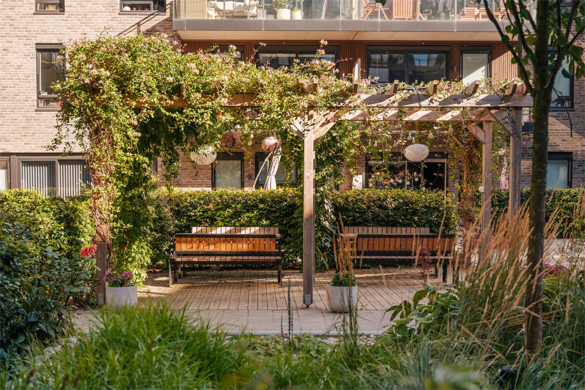 Pent opparbeidet med hyggelige sittegrupper og flere fellesområder for sosialt samvær.