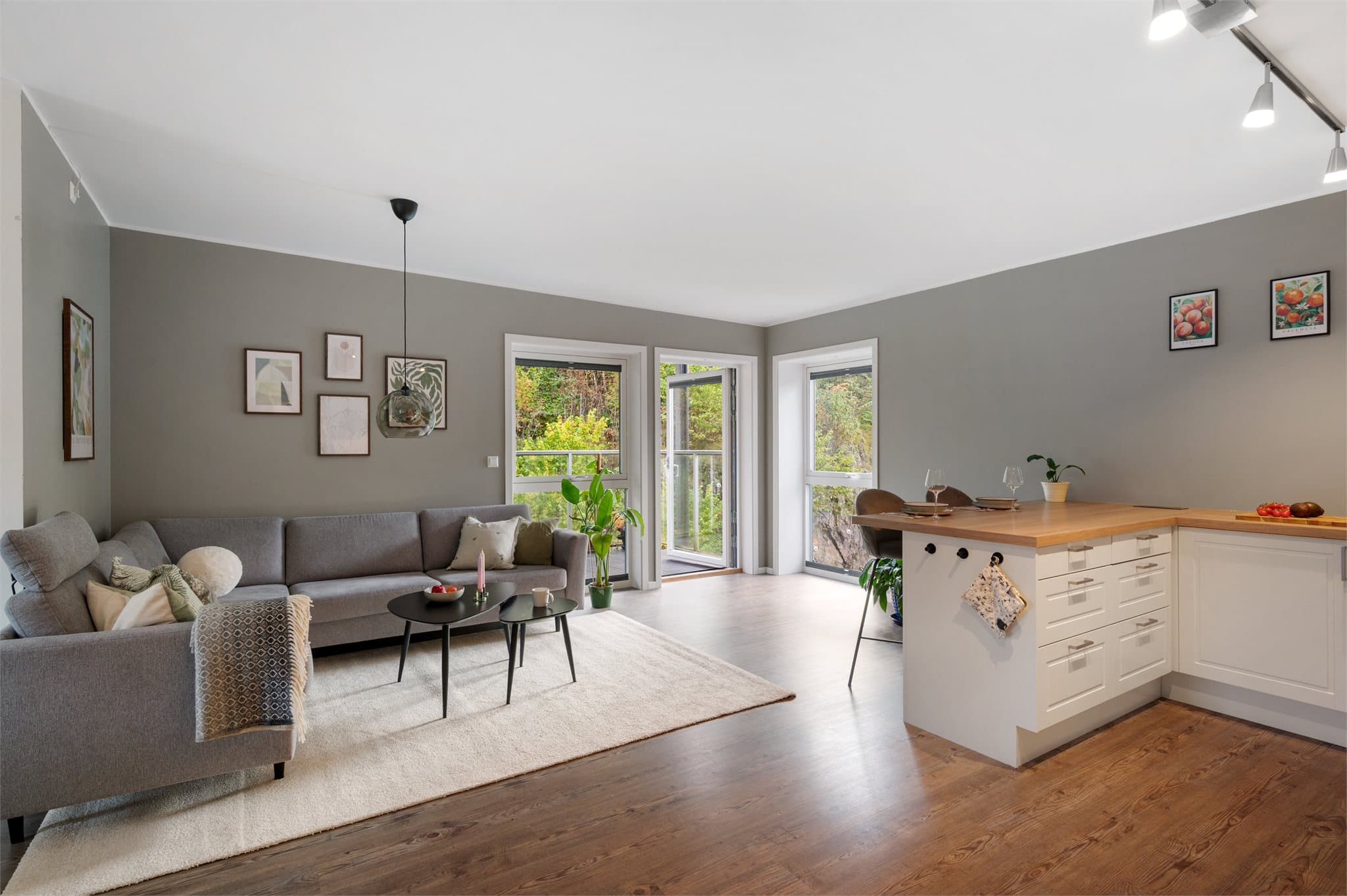 - En lekker 3-roms selveierleilighet med moderne kvaliteter som heis, fast garasjeplass med el-lader og balansert ventilasjon i bygg fra 2017 -
