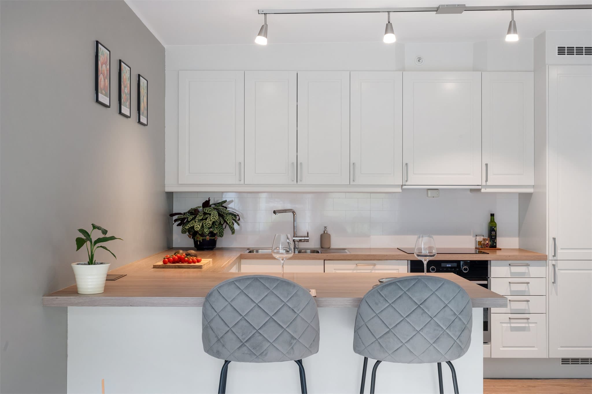 - Den gode skap- og benkplassen kombinert med gode lysforhold gjør matlagingen til en drøm! -