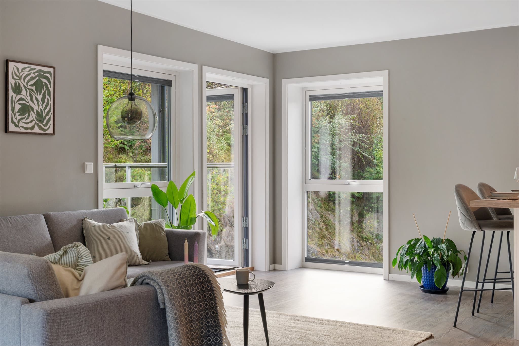 - Leiligheten har et BRA-i på 79 m² og inneholder entré, stue/kjøkken, 2 soverom, bad og bod -