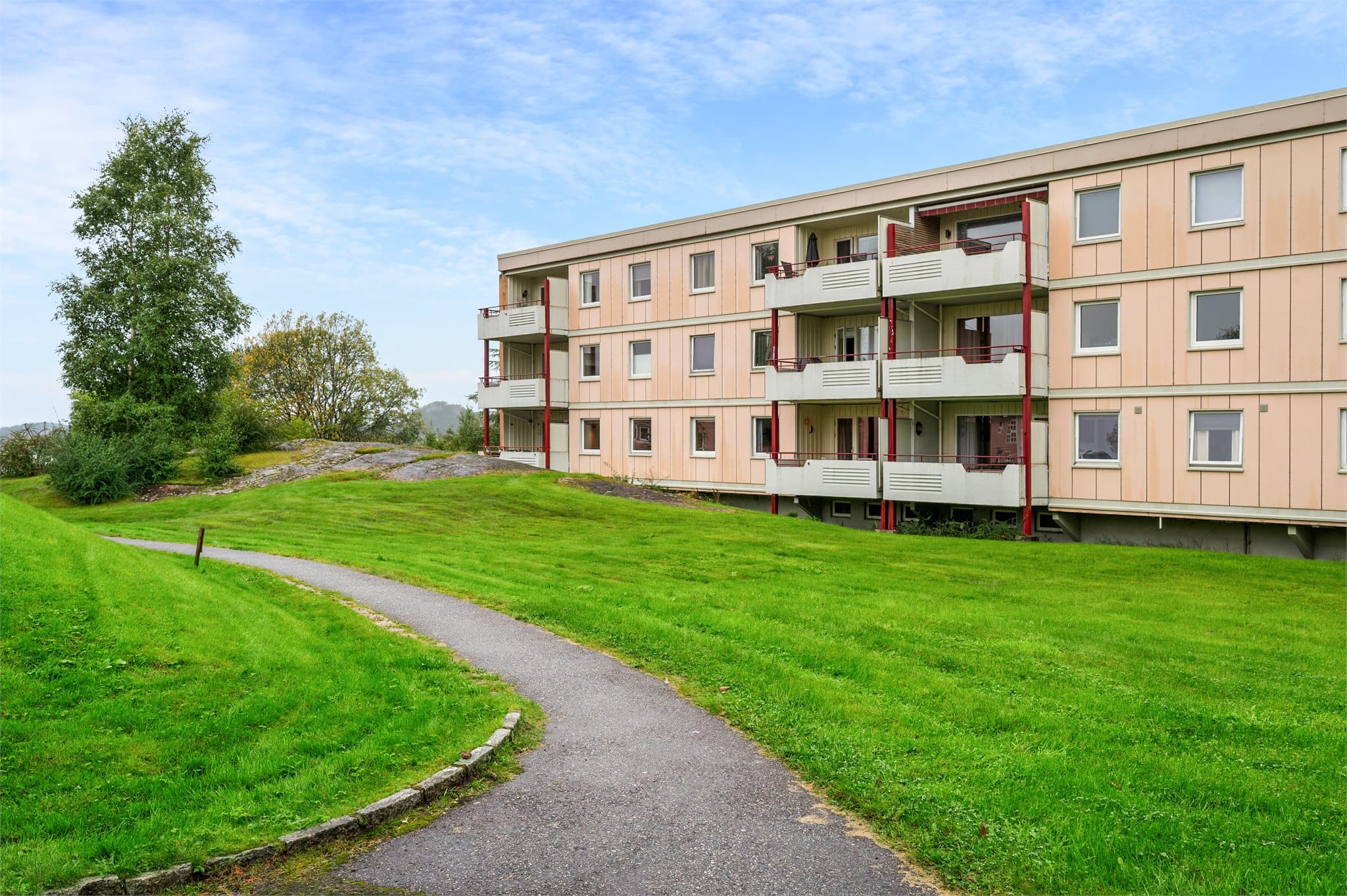 - Det ligger flere barnehager og skoler innen gangavstand som legger til rette for effektive hverdager -