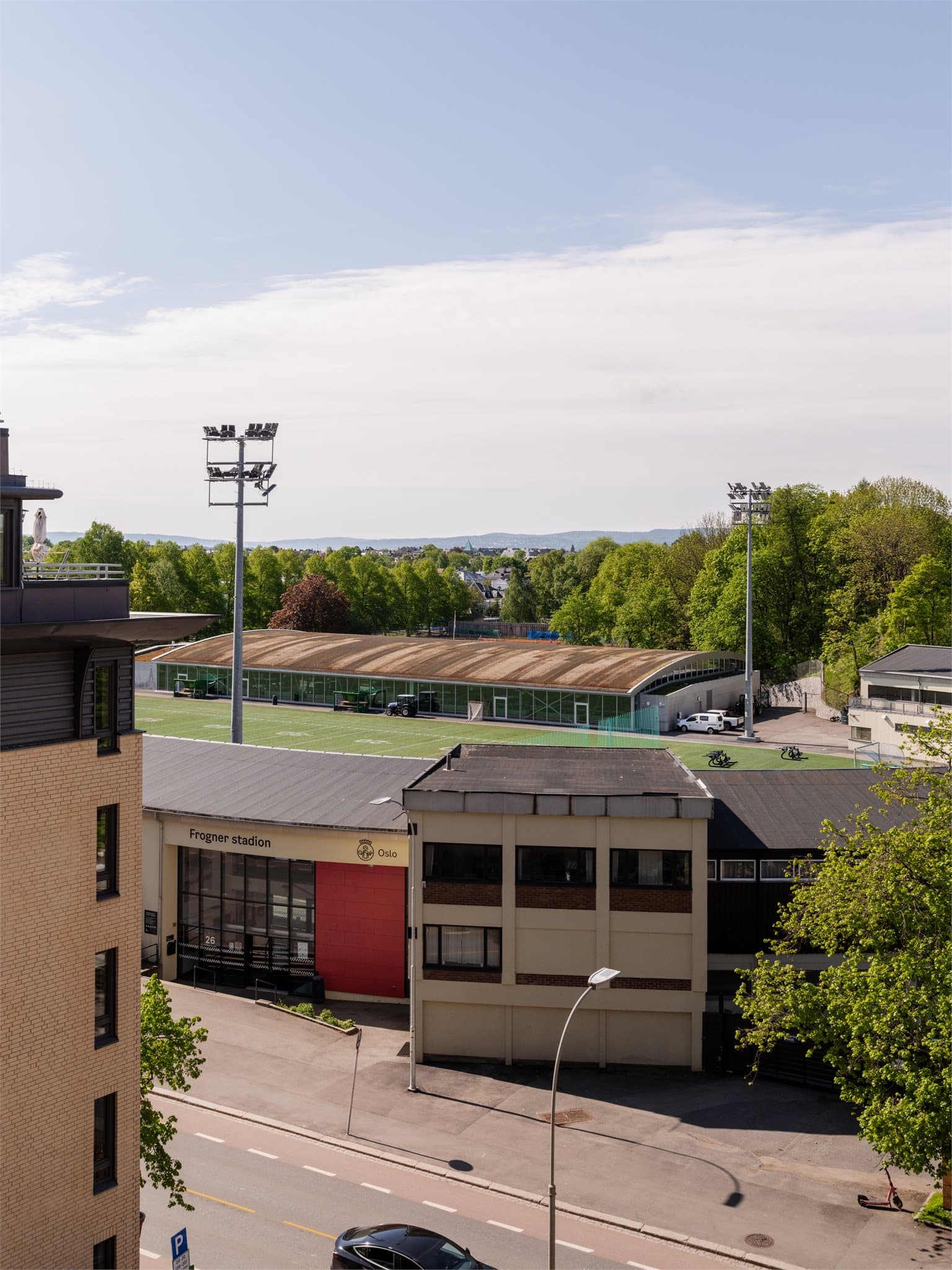 Utsikt mot Frogner stadion og de grønne omgivelsene.