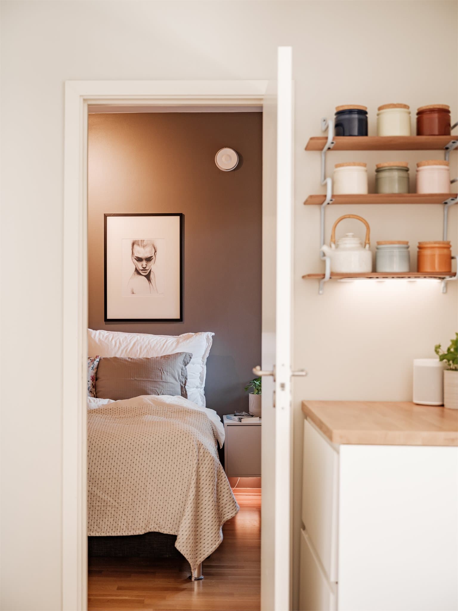 Videre inn til soverommet.