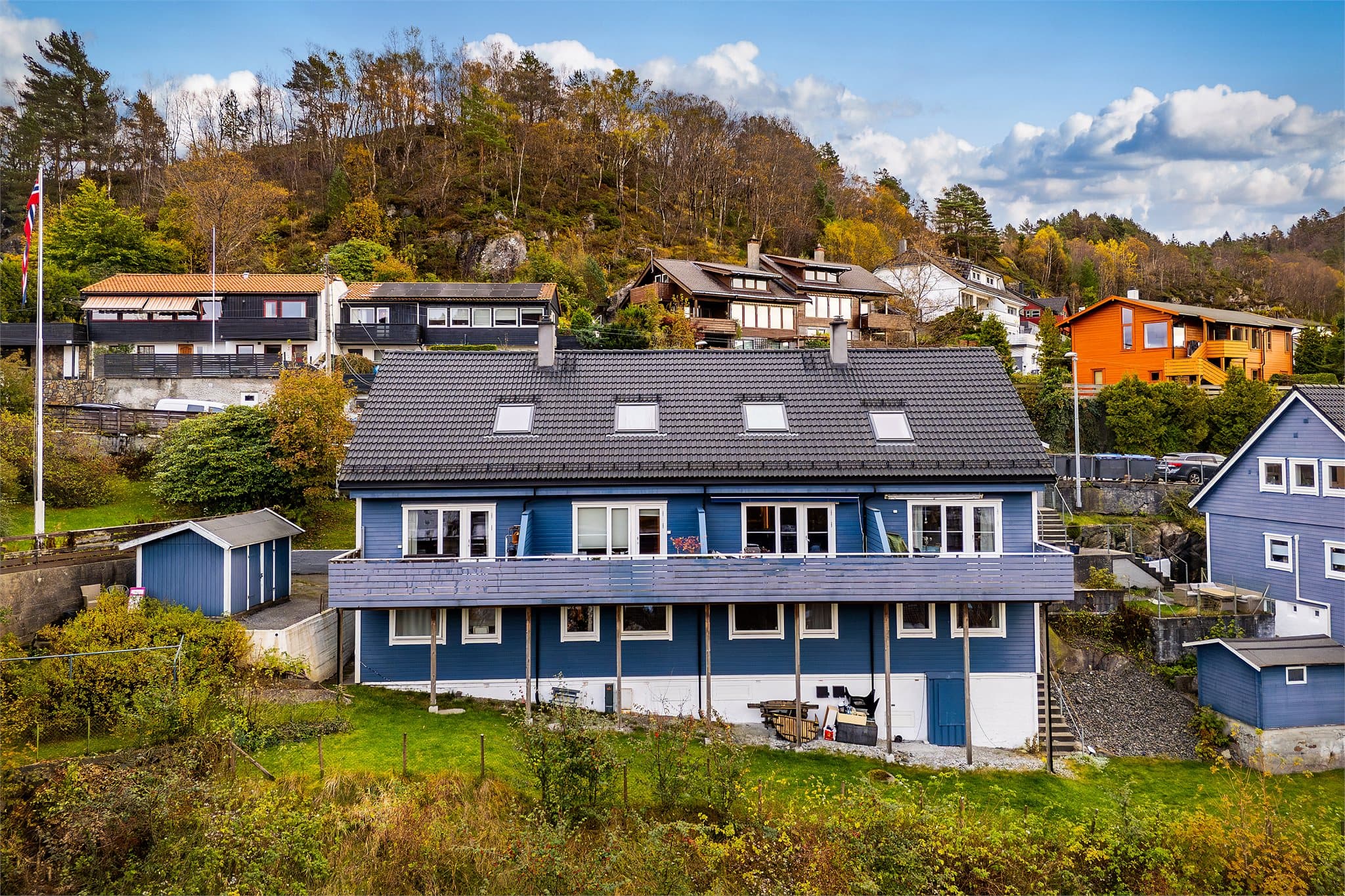 - Borettslaget gjennomførte fasaderehabilitering i 2019–2020 med ny kledning og etterisolering -