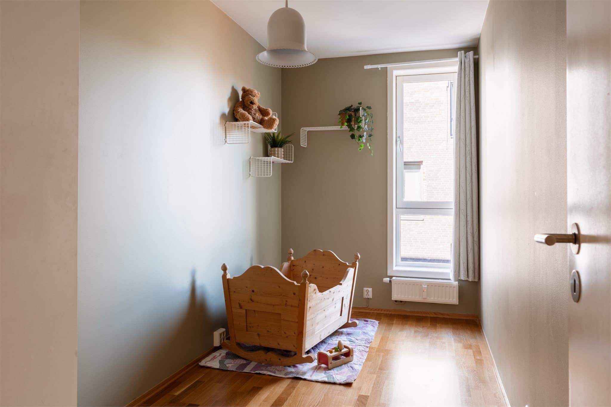 Det tredje soverom kan enkelt tilpasses som barnerom, gjesterom eller hjemmekontor.