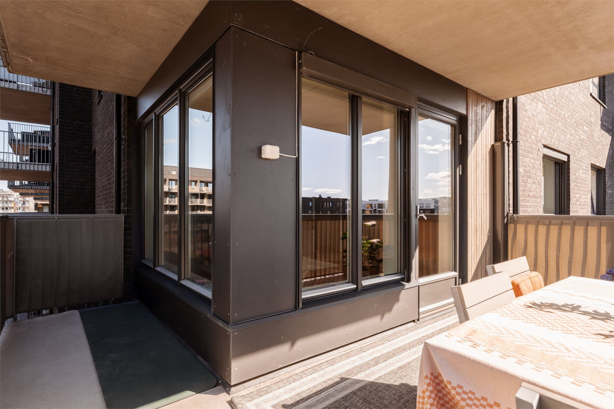 Hjørnebalkongen gir fleksible muligheter for personlig innredning og hygge.