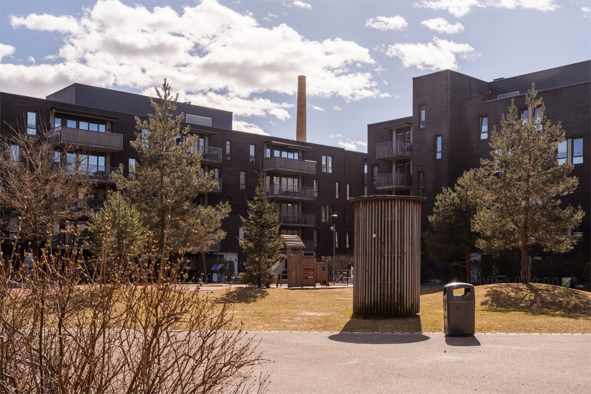 Tiedemannsjordet er et populært og svært barnevennlig område hvor alle og enhver vil trives!