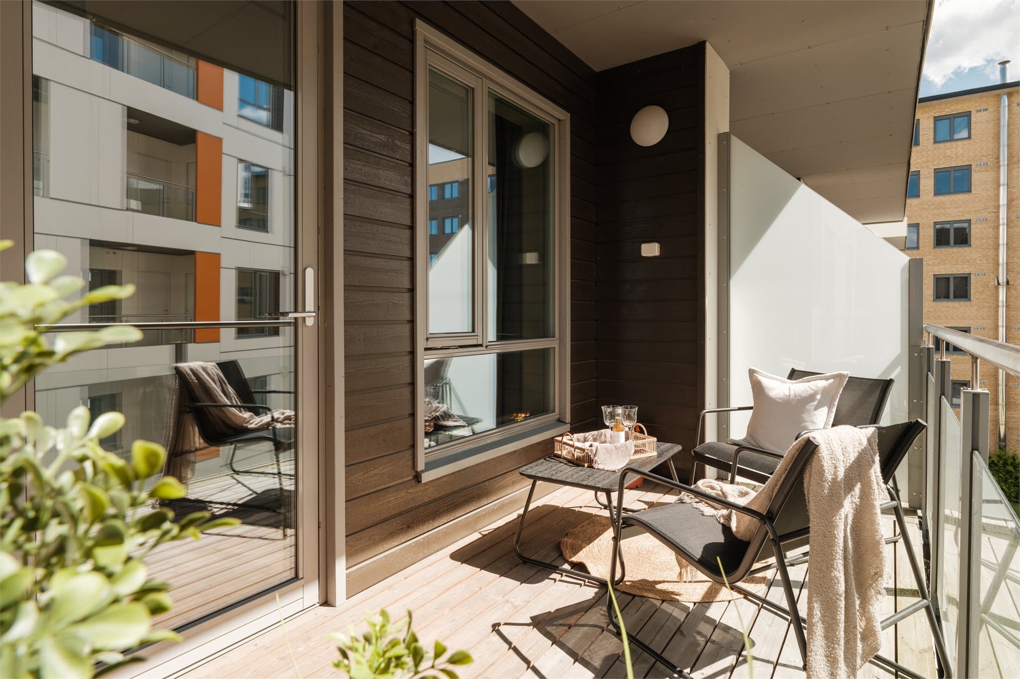 Solrik, overbygd balkong.