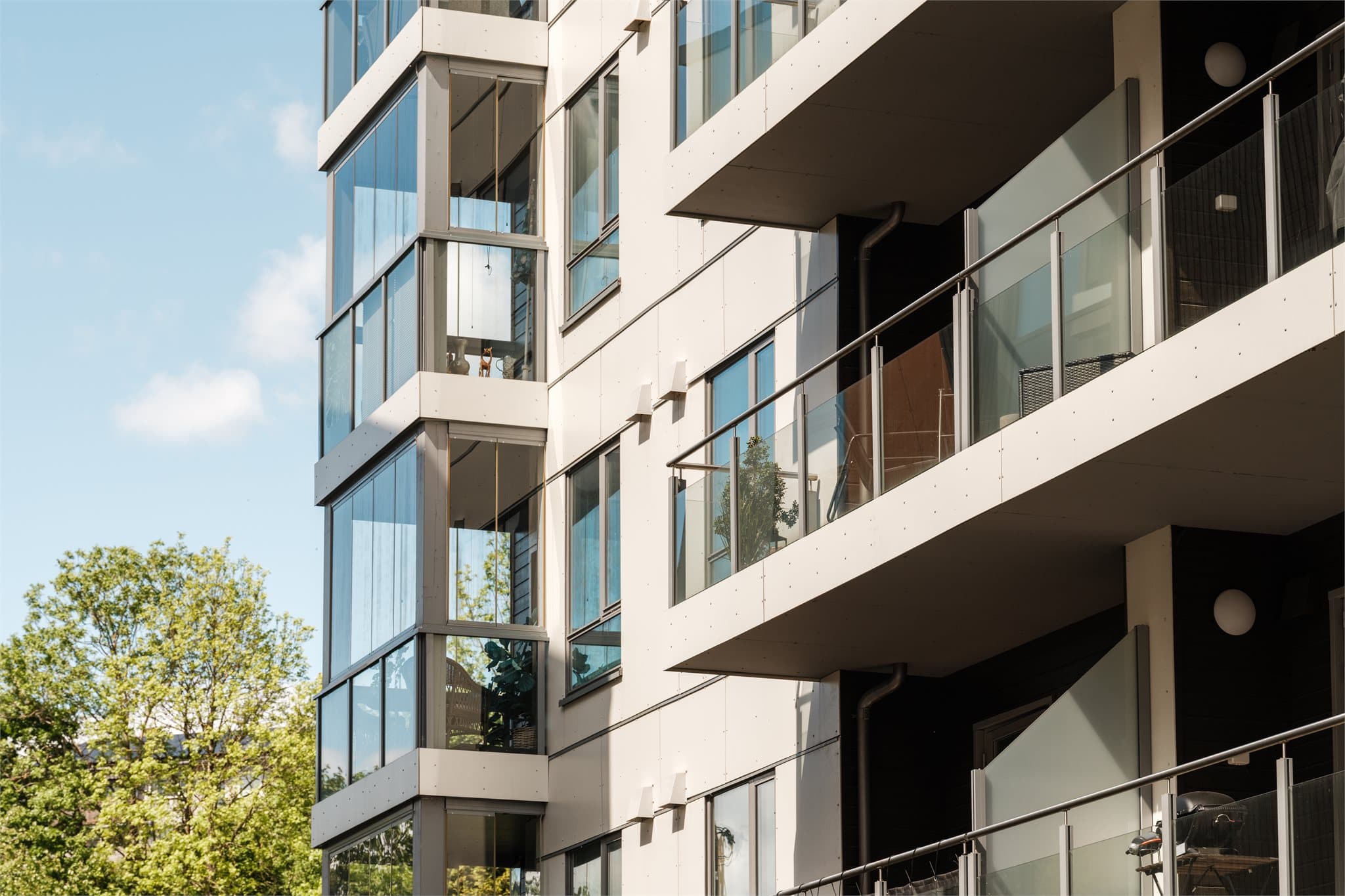 Moderne bygg fra 2018 med balansert ventilasjon og fjernvarme.