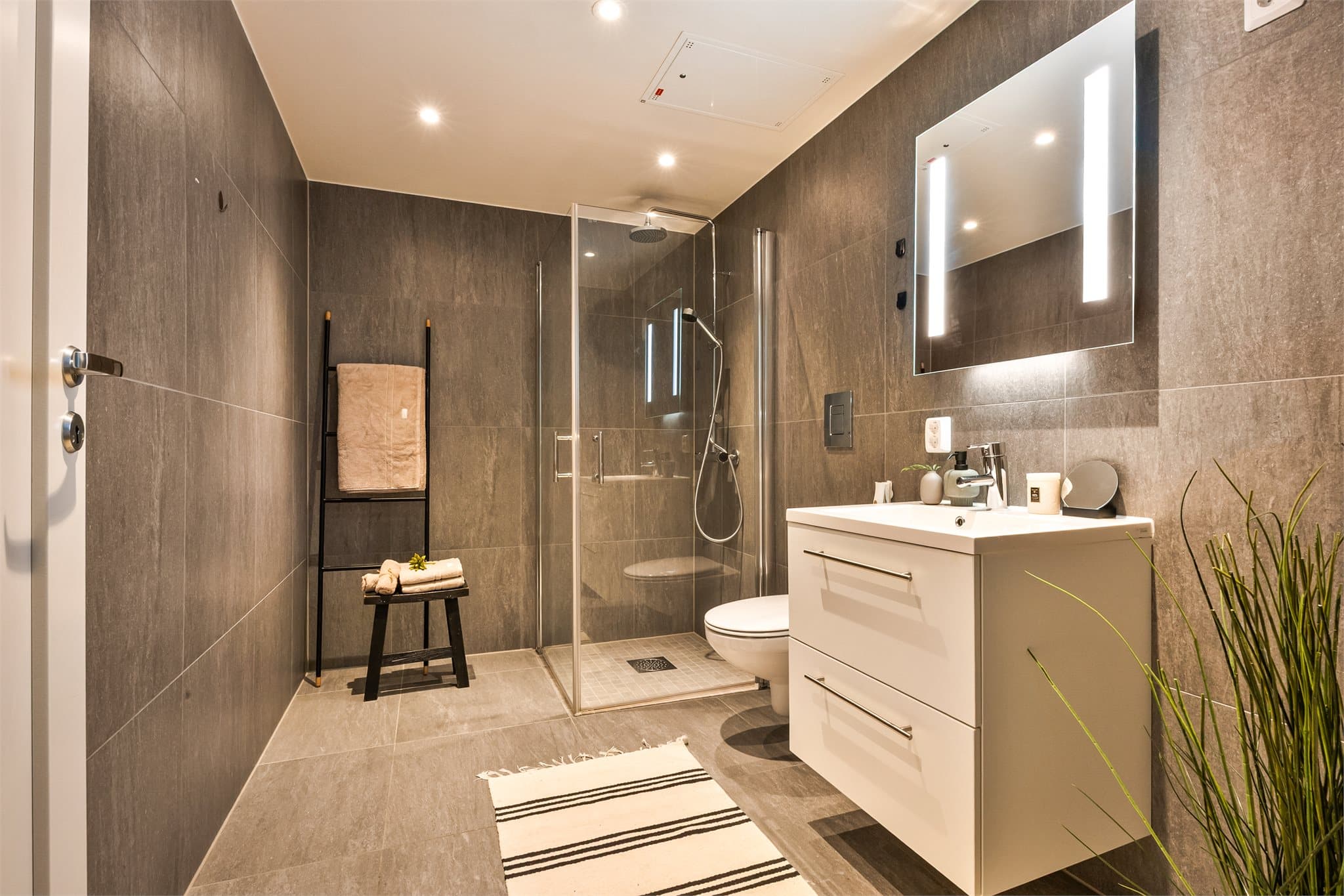 Delikat baderom med gulvvarme.