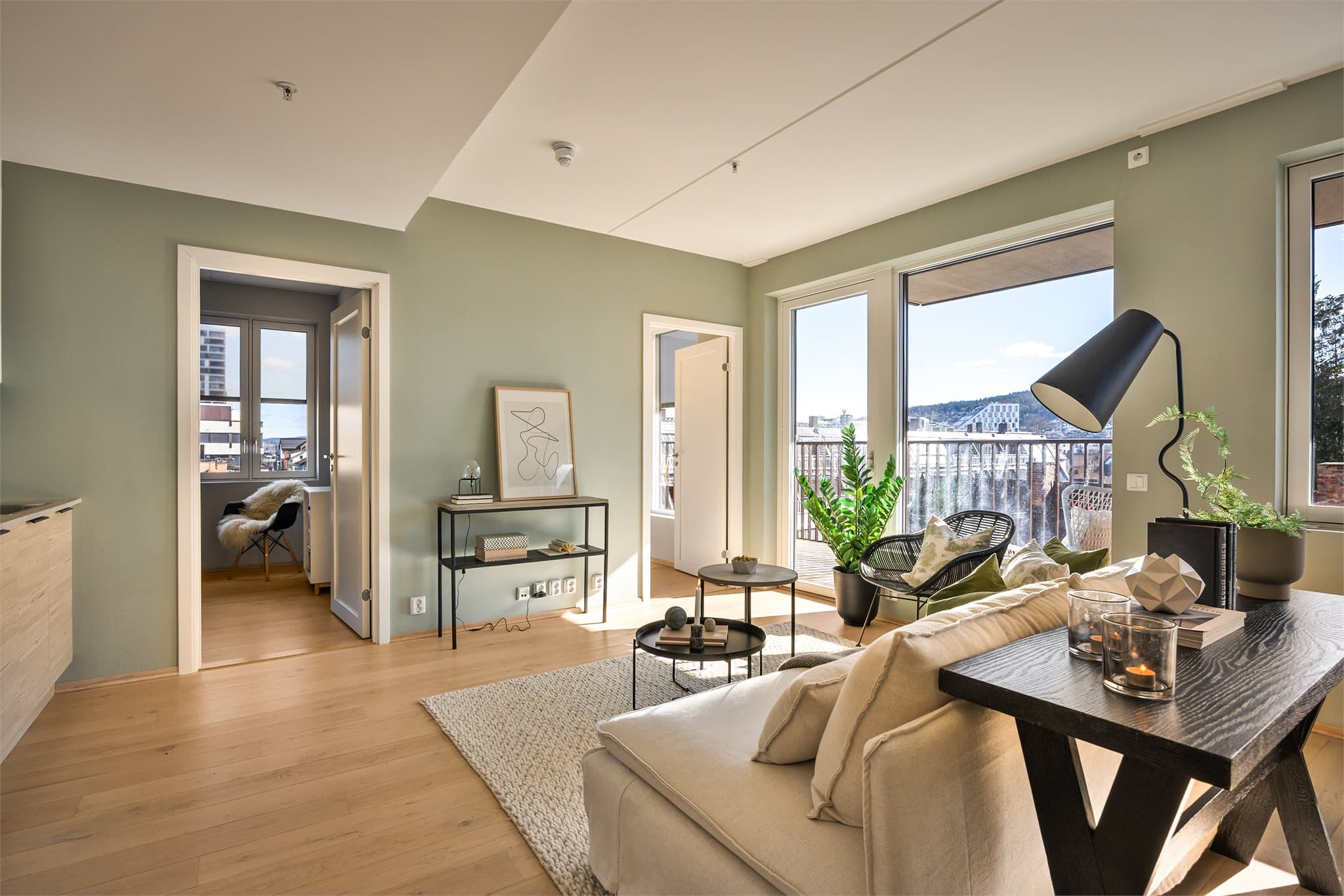 Leiligheten har vannbåren gulvvarme og balansert ventilasjon for god bokomfor.