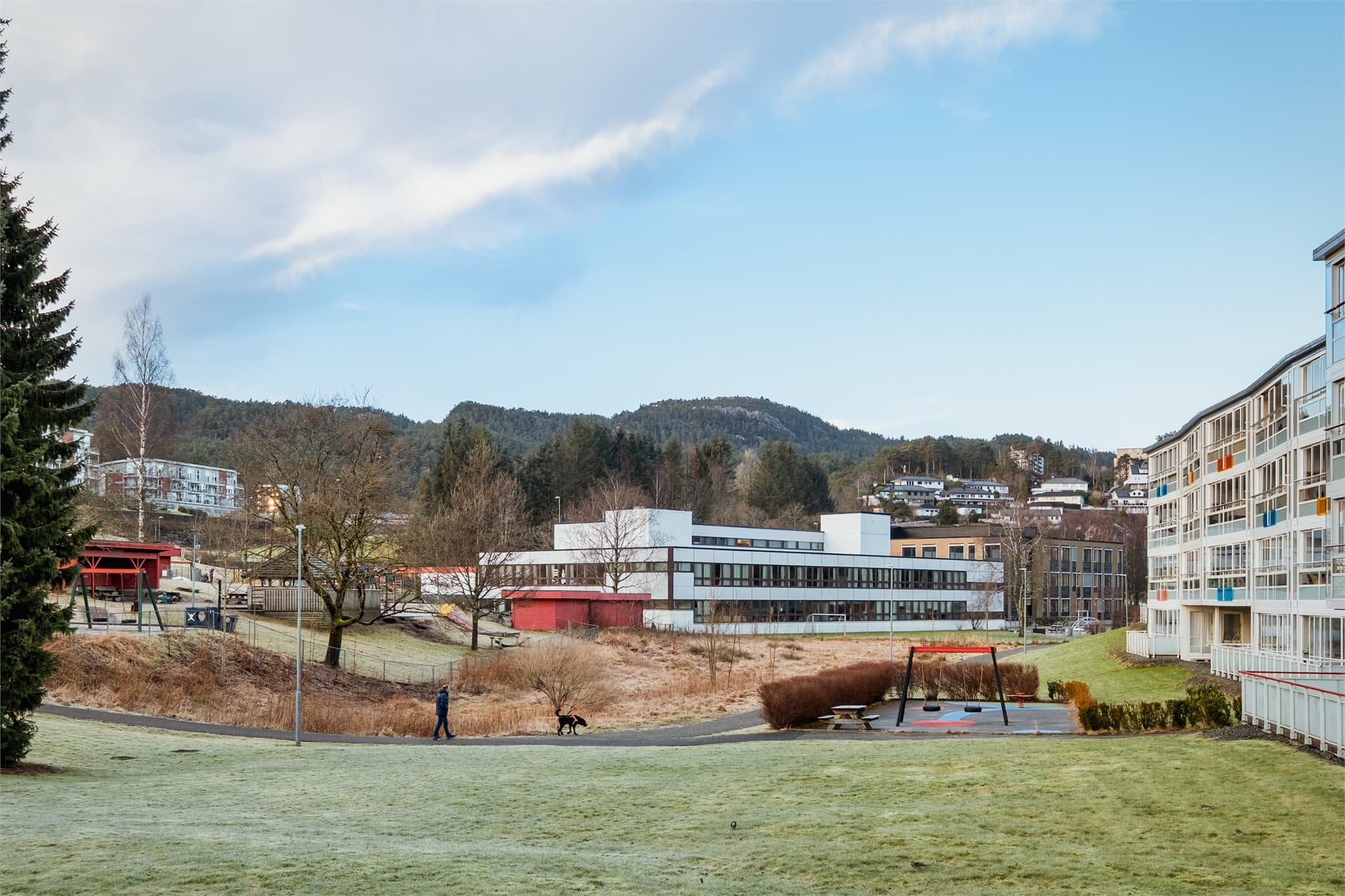 - Kort vei til Oasen som byr på et rikt servicetilbud, samt buss- og bybanestopp -