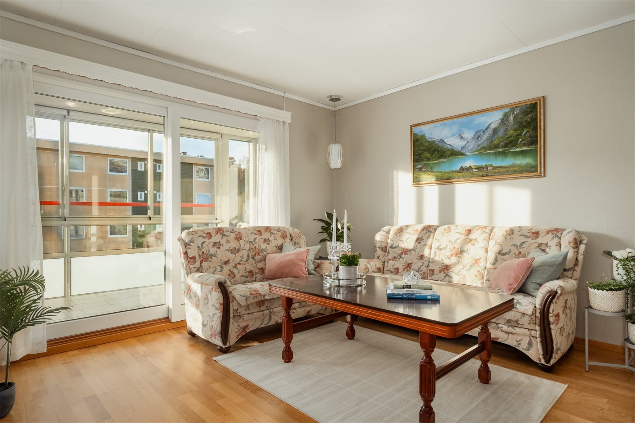 - Her ligger alt til rette for en enkel hverdag med gangavstand til Oasen senter, bybanestopp og busstopp -