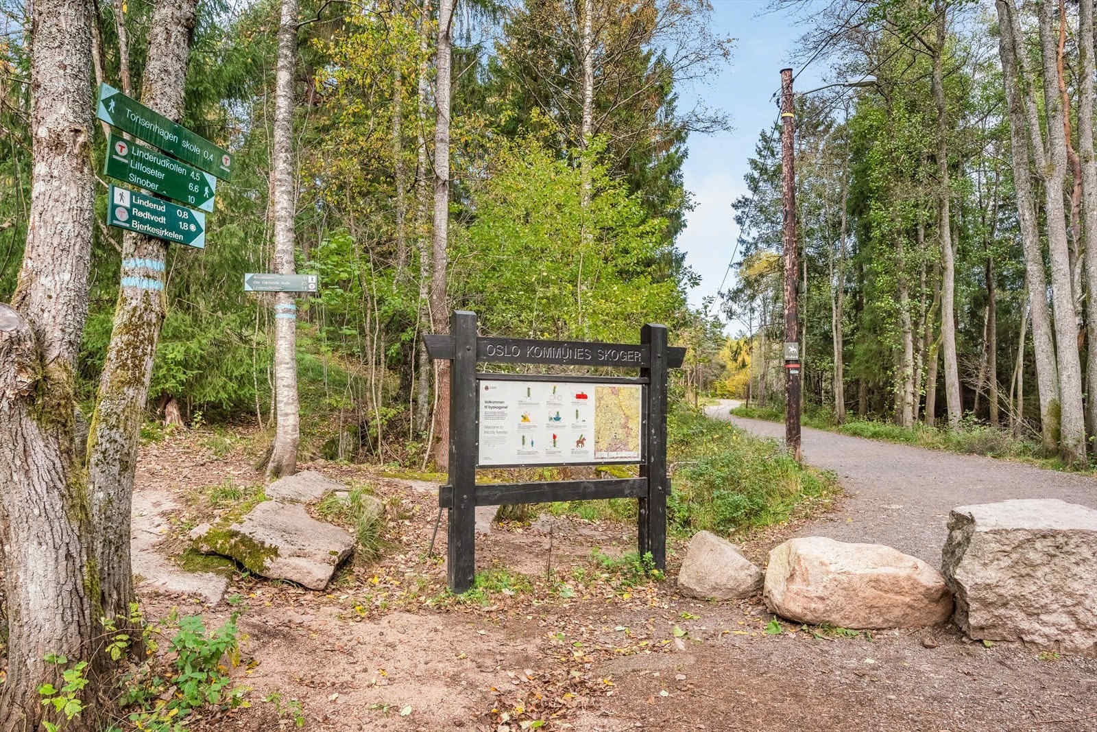 Her bor man med umiddelbar nærhet til Lillomarka, kun ca. 200 meter fra markainngangen, som byr på flotte tur og skiløyper, badevann og rekreasjonsmuligheter året rundt.