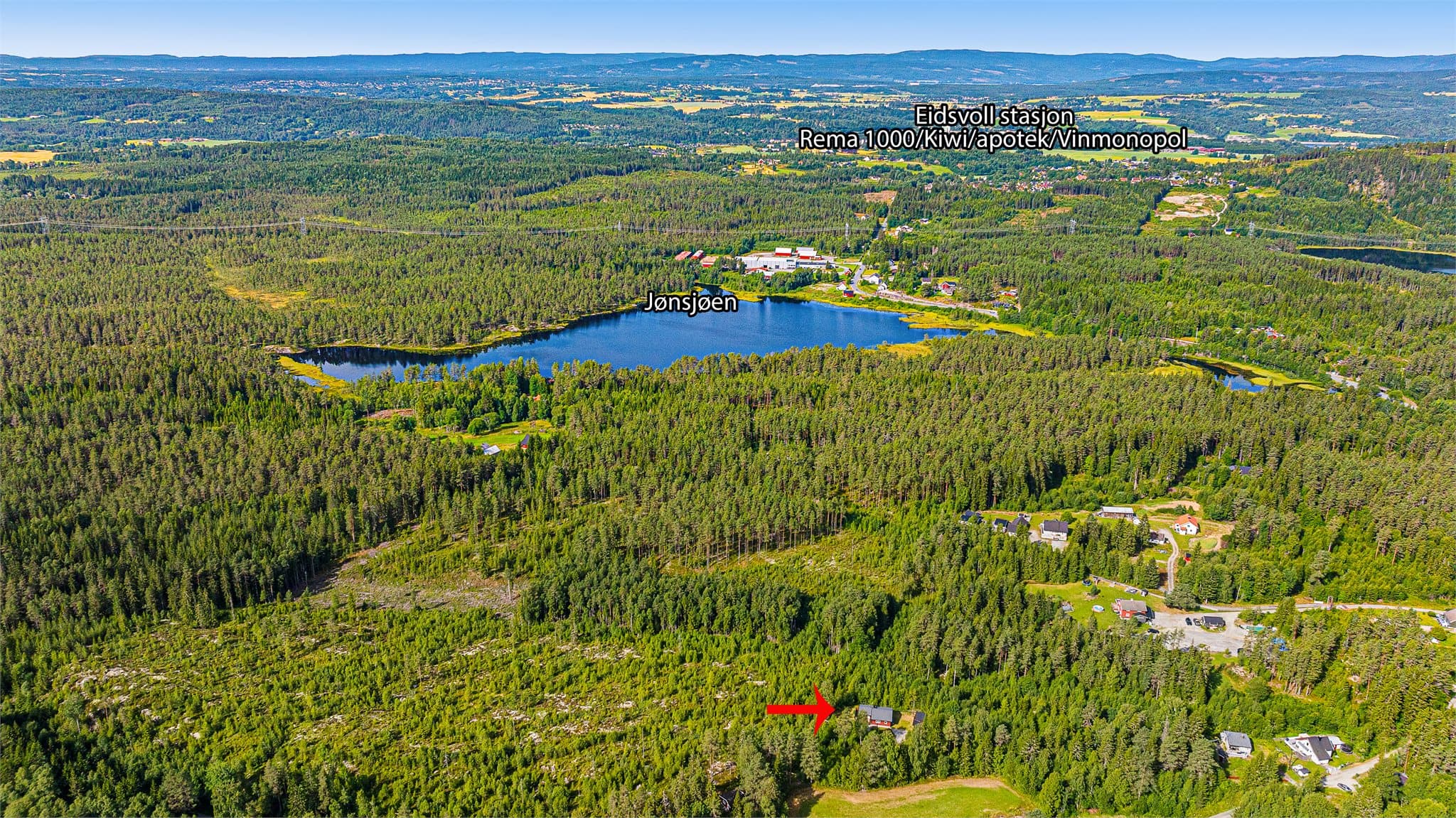 Flere tjern i umiddelbar nærhet og kort vei til Sundet og Eidsvoll stasjon