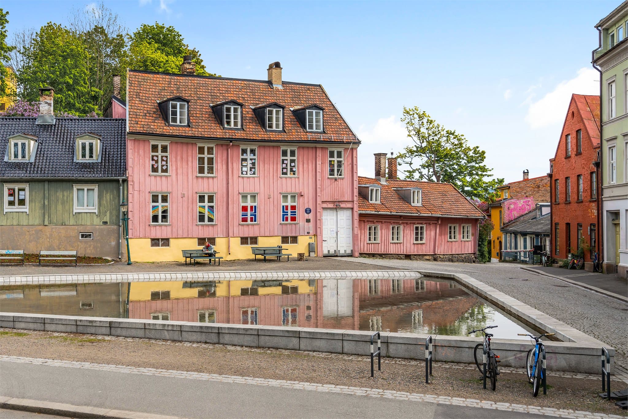 Hyggelig og historisk nærmiljø. Her fra Damstredet.