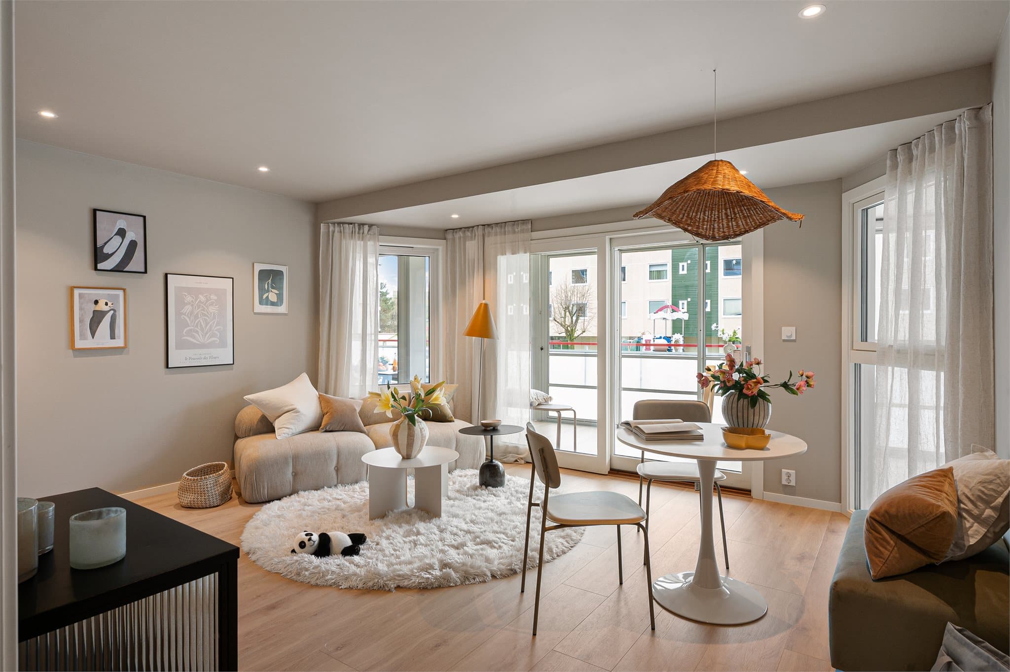 - Emera eiendomsmegling v/Hamza Choudhary har gleden av å presentere Nebbestølen 43 -