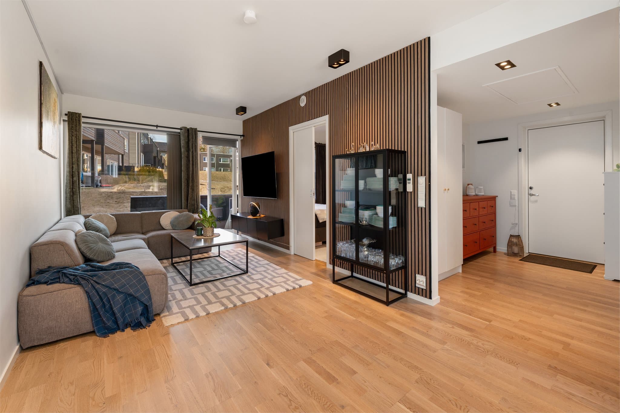 Velkommen til Hjeramoen 4E - en stor, lys og moderne 2-roms leilighet med en god planløsning. Foto: Margrethe Madsbakken