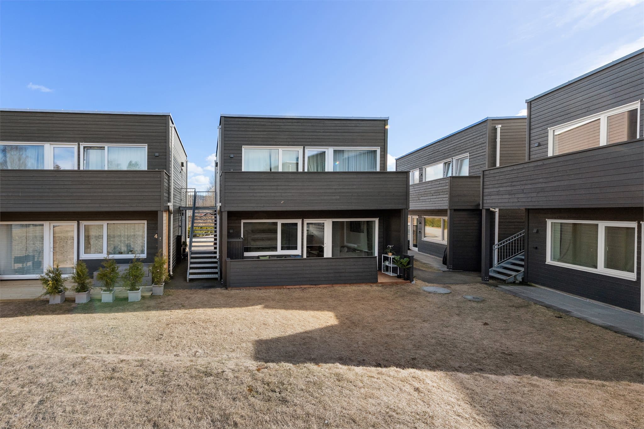Terrasse med utgang til store og fine fellesområder til sameiet