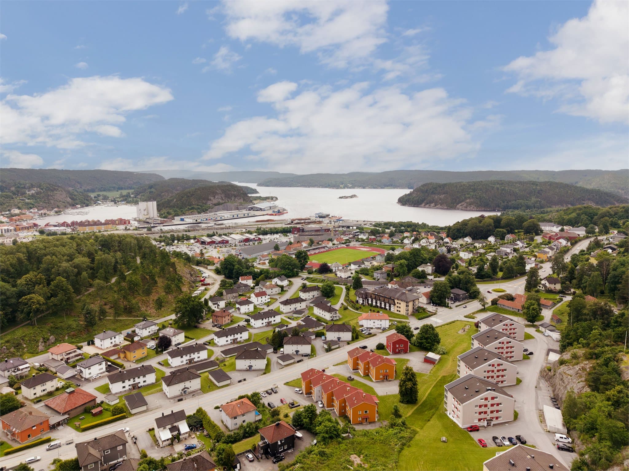 Kort vei til Haldens gjestehavn og elvepromenaden.