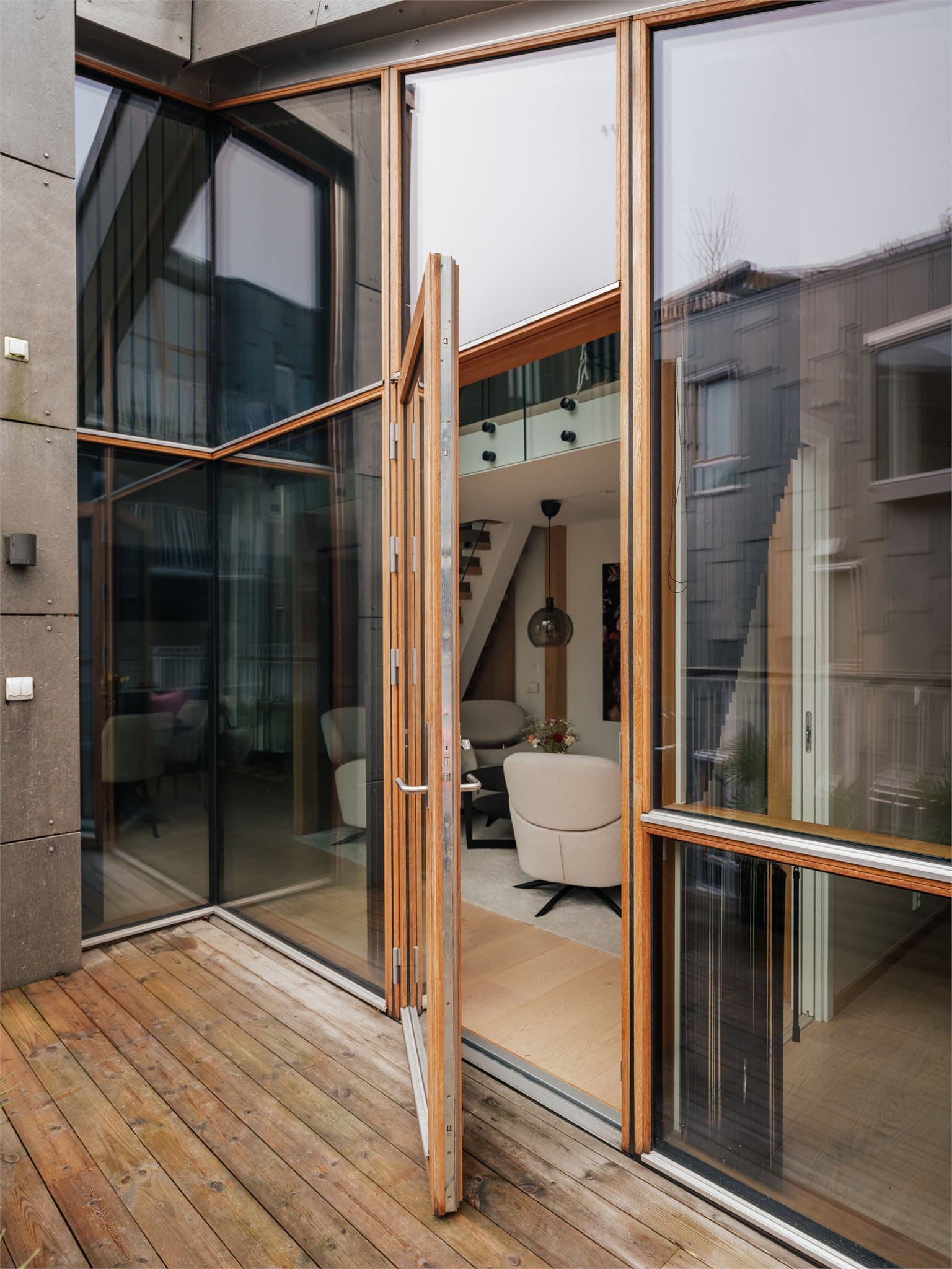 Prosjektet er tegnet av danske arkitekter hos Tegnestuen Vandkunsten i København og har vunnet flere priser for sin aktitektur.