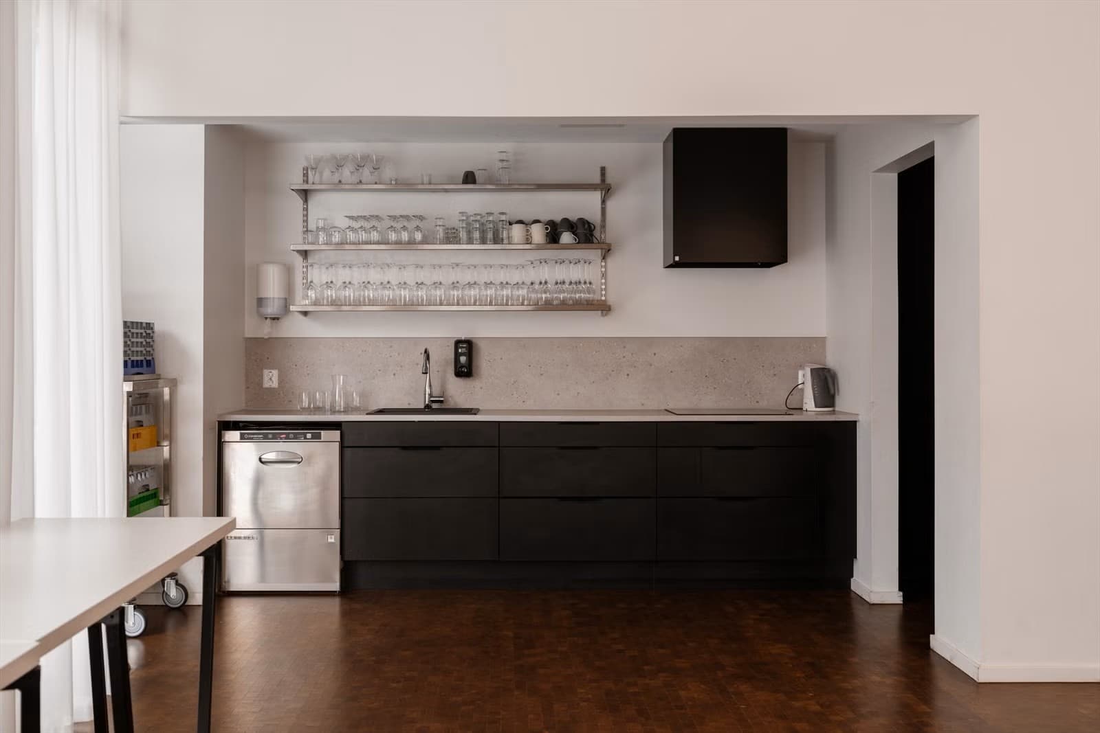 Sameiet disponerer et lokale i første etasje i hus 6, betegnet som «fellesrommet». Dette kan leies ut passer perfekt for bursdager og andre sosiale sammenkomster.