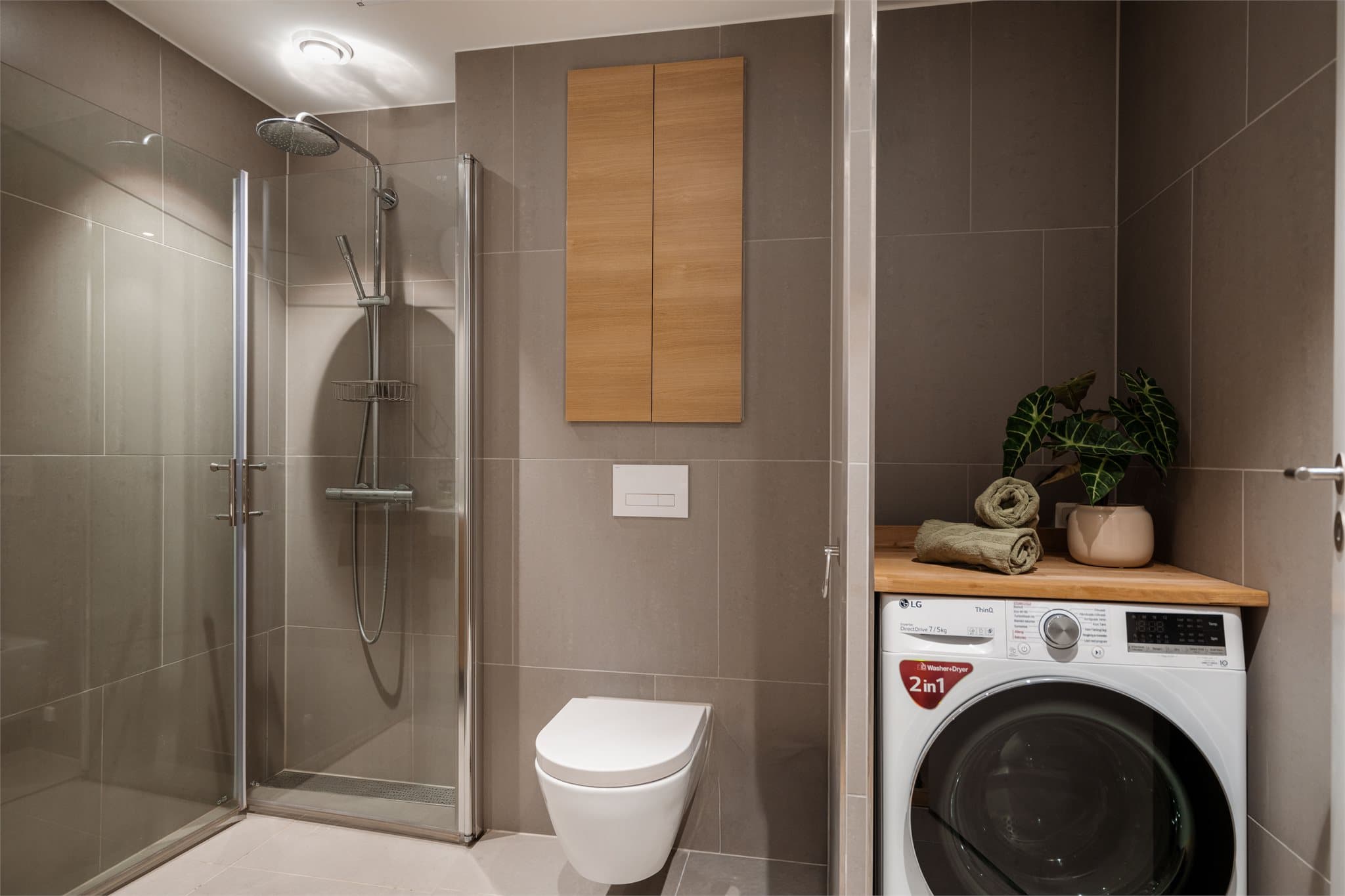 Det er plass til vaskemaskin i egen søyle.