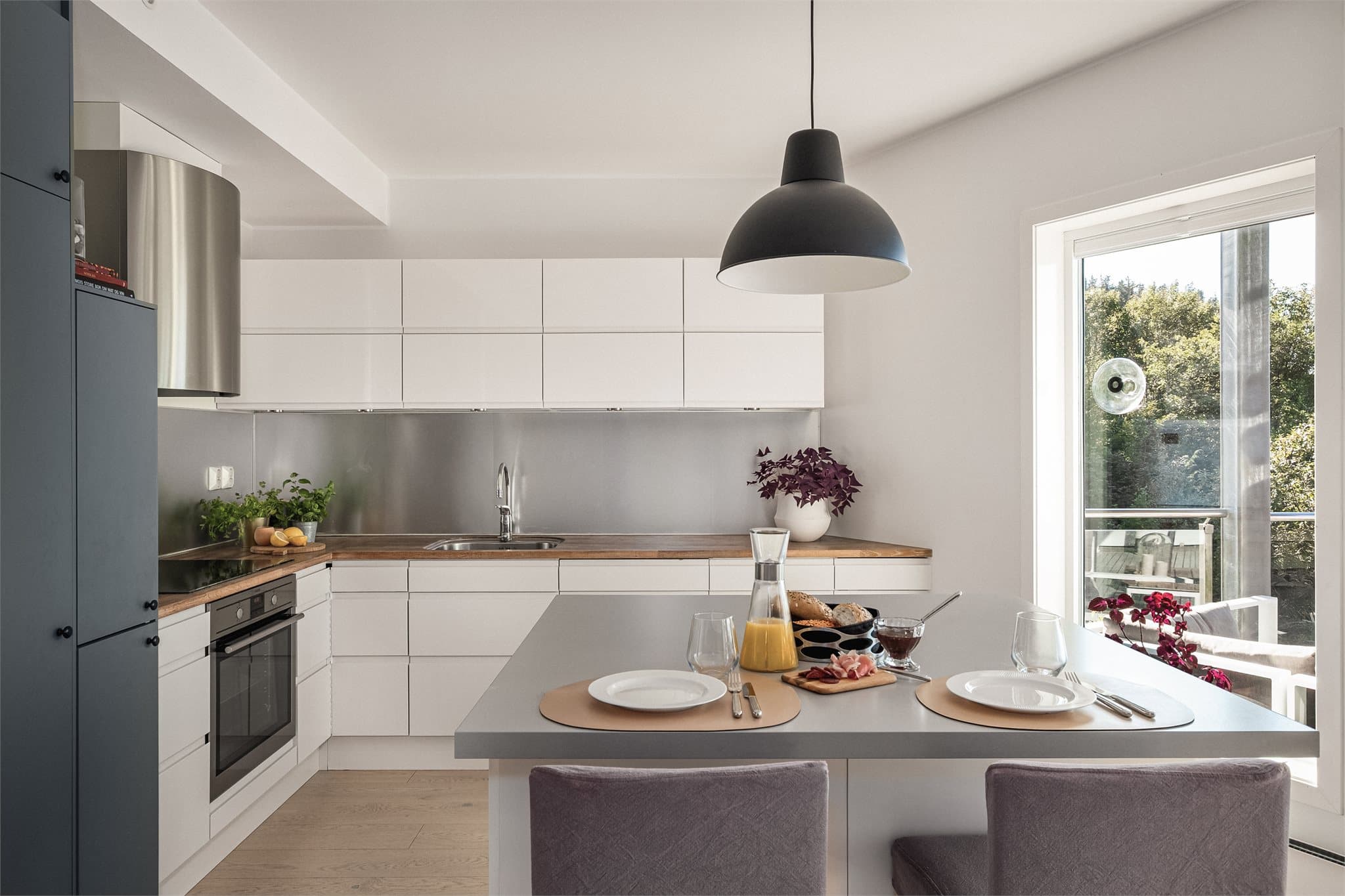 Kjøkkenet er levert av Designa og kjøkkenøyen er fra IKEA