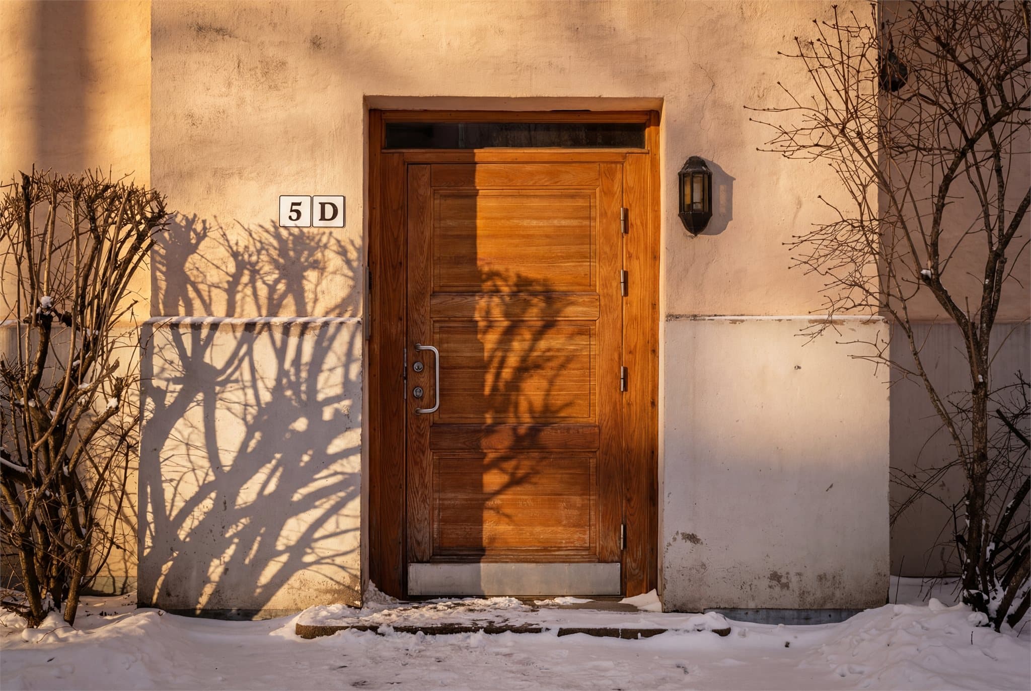 Leiligheten ligger i en klassisk bygård fra 1925 i et veletablert og hyggelig boligområde.