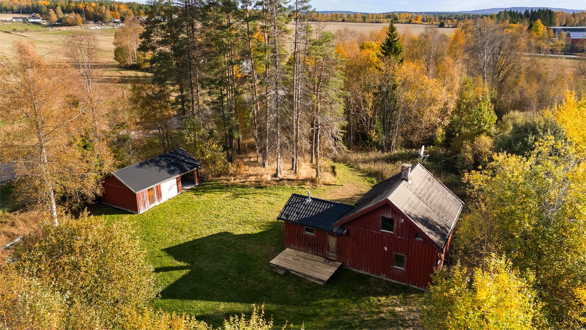 Boligen har behov for betydelig oppgradering, men byr på muligheter for den rette kjøperen.