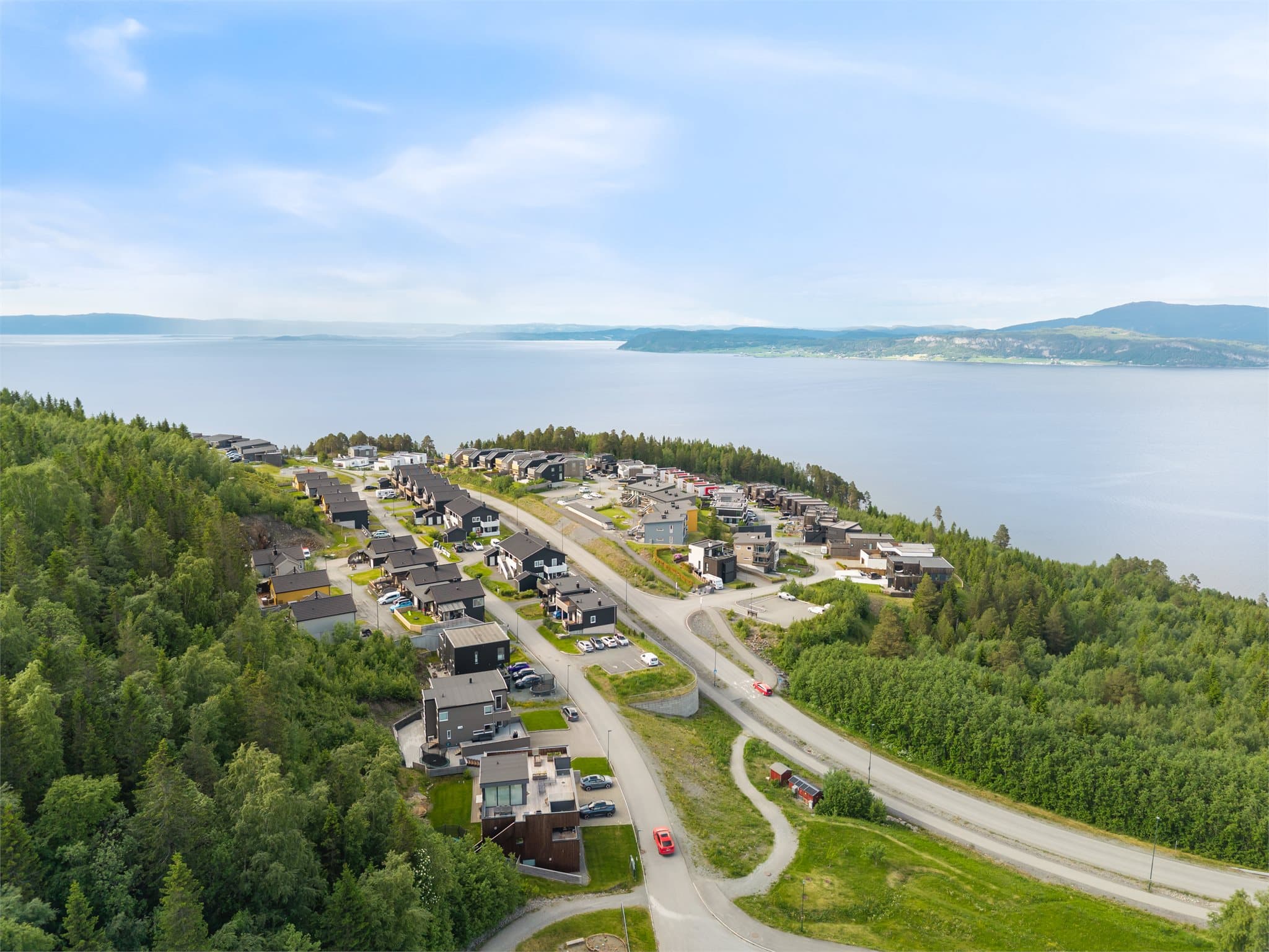 Området har vært i sterk vekst de senere årene, mye takket være kort vei til dagligvare og andre servicetilbud, samt enkel adkomst til E6 både nord- og sørover.