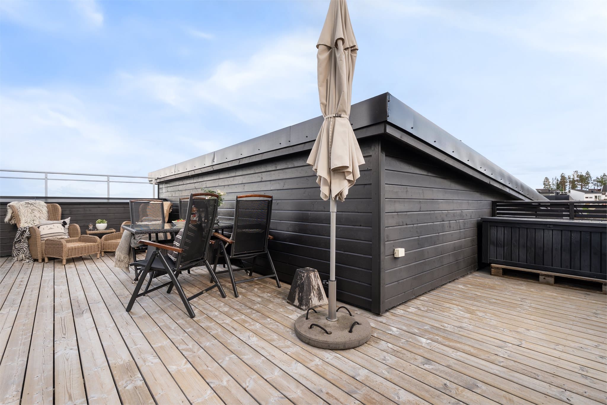 Her får du en attraktiv uteplass som innbyr til å nyte lange og solrike sommerdager.