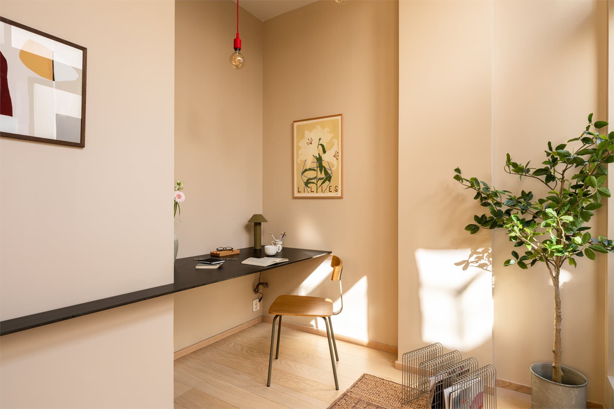 Et innbydende soverom! Egner seg godt som både kontor, barnerom eller gjesterom.