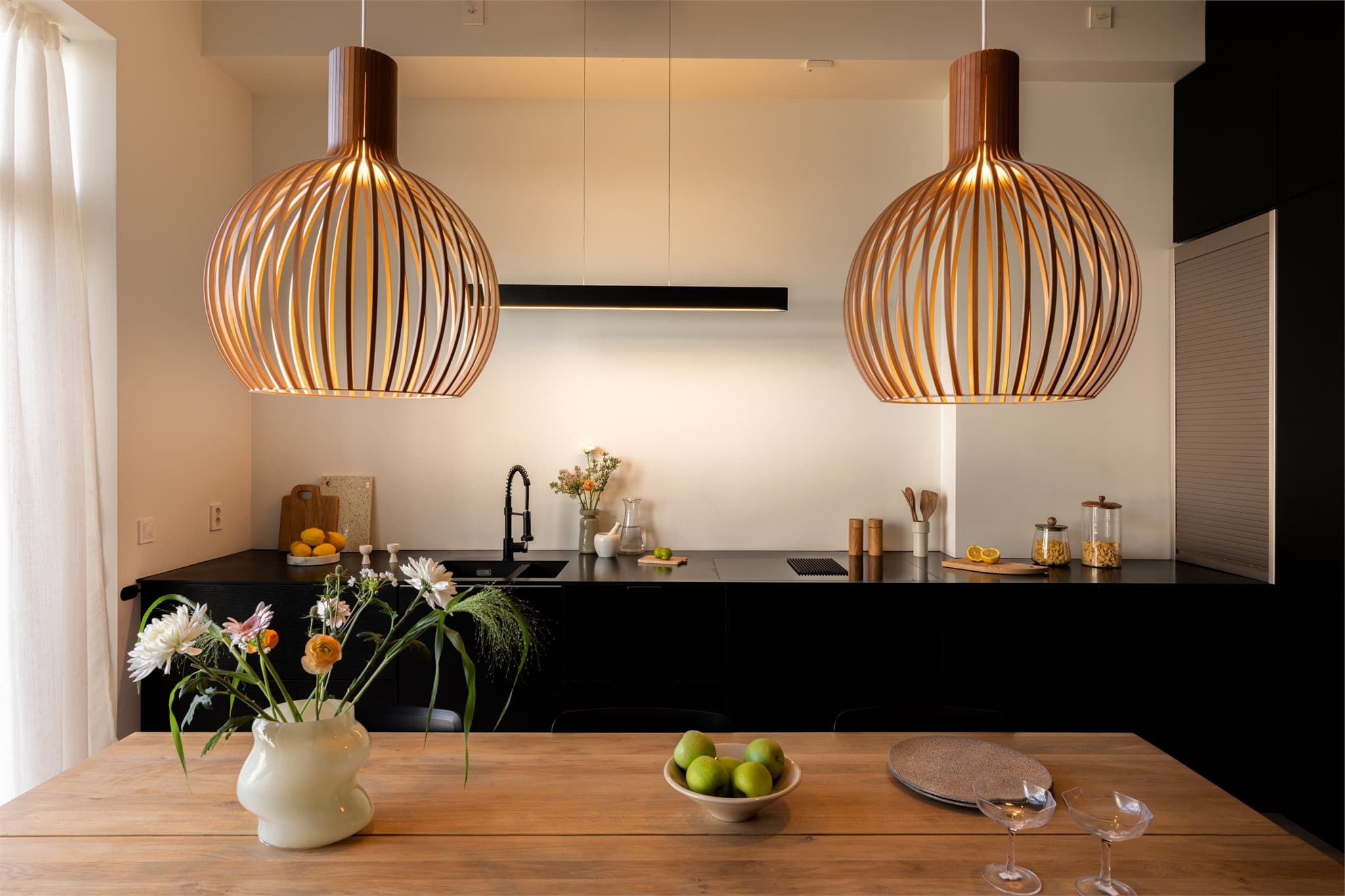 Dette er kjøkkenet for dere som ønsker god arbeidsplass og gjennomtenkte løsninger.