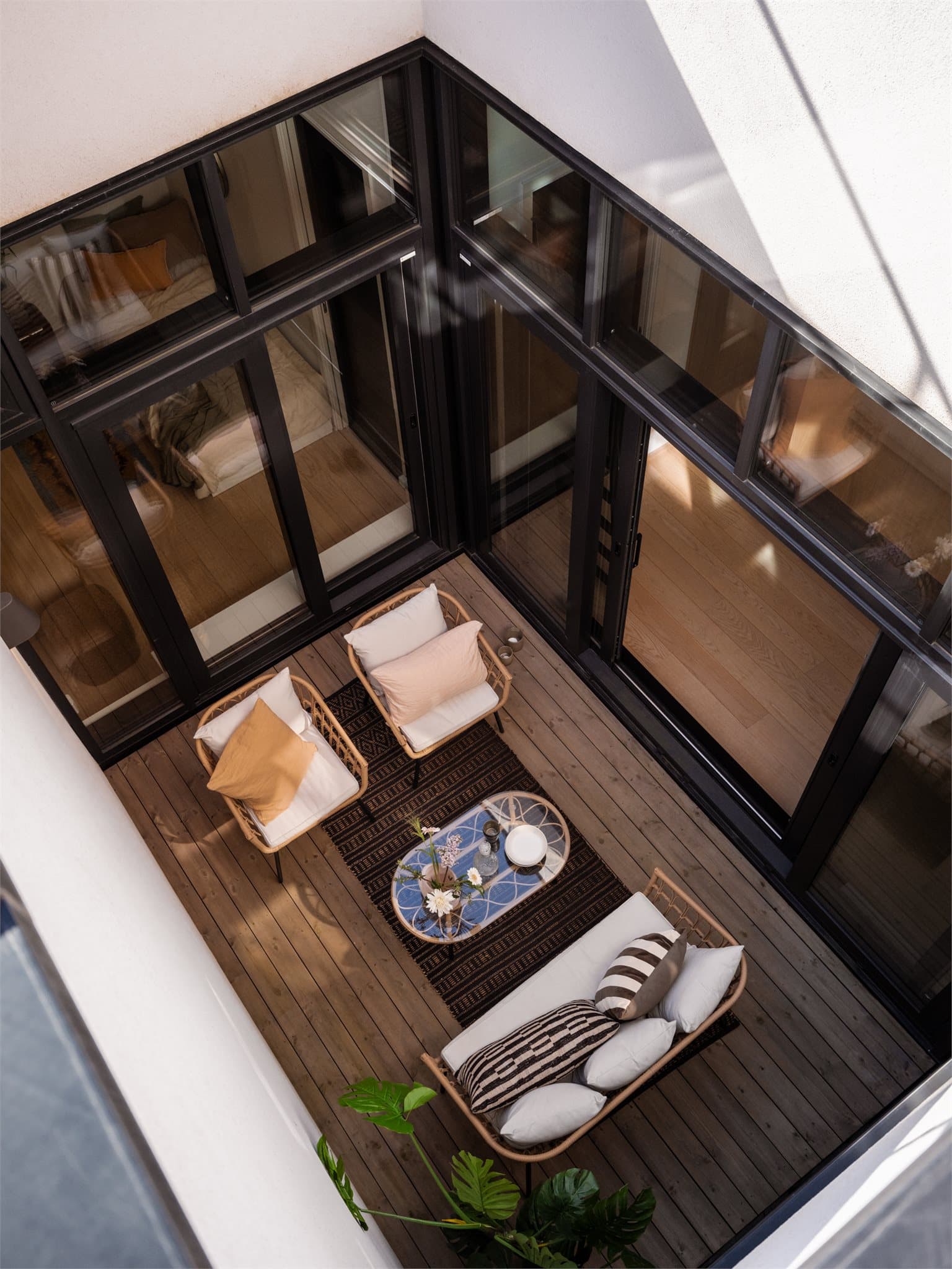 Detaljer - atriet sett fra takterrassen.