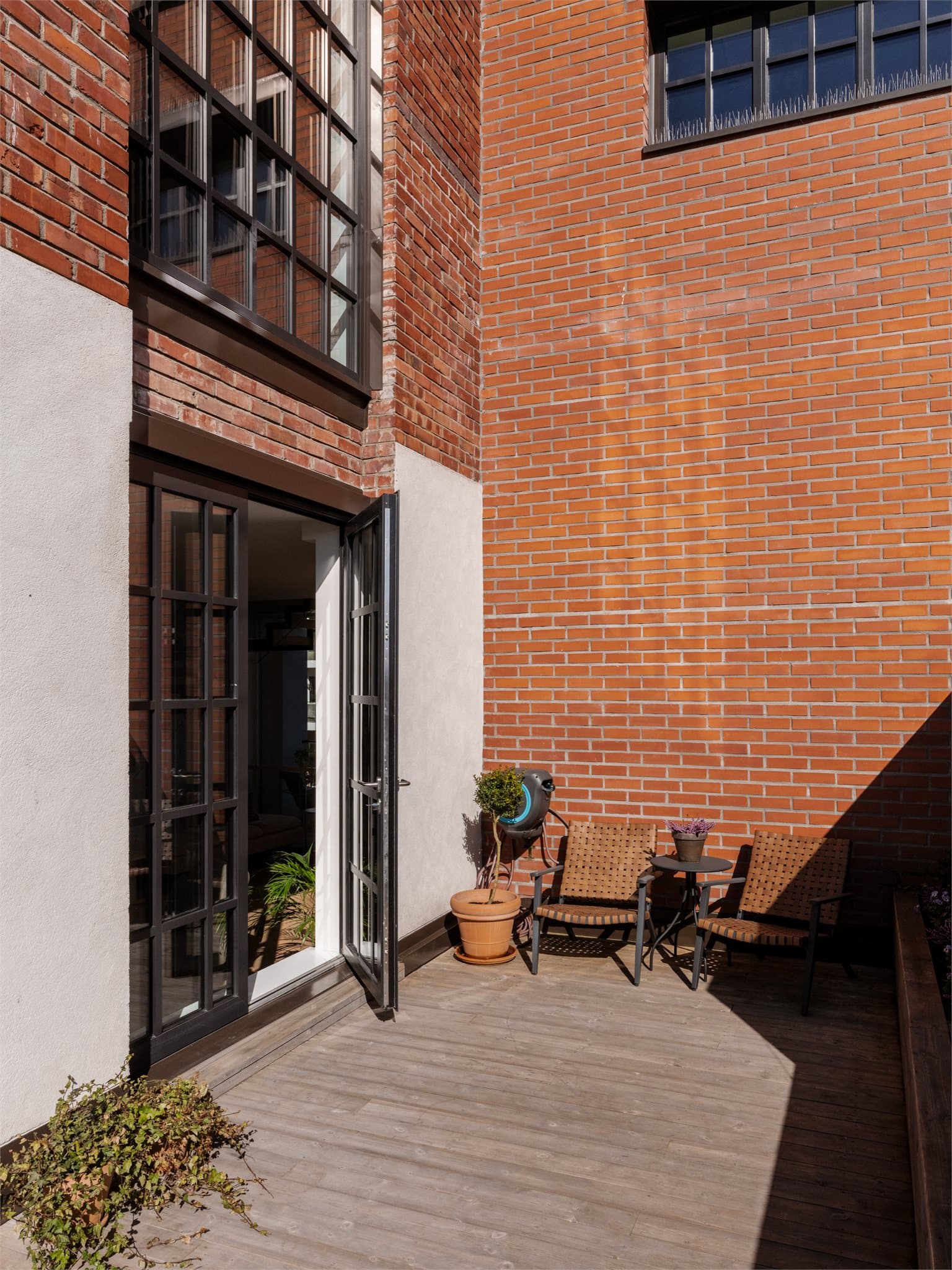 Den romslige størrelsen åpner for flere soner og skaper plass til at alle kan finne sitt eget område.