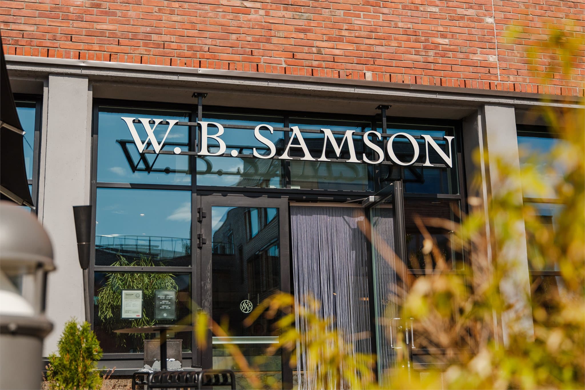 Hos W. B. Samson får du rykende fersk kaffe og fristende bakst.