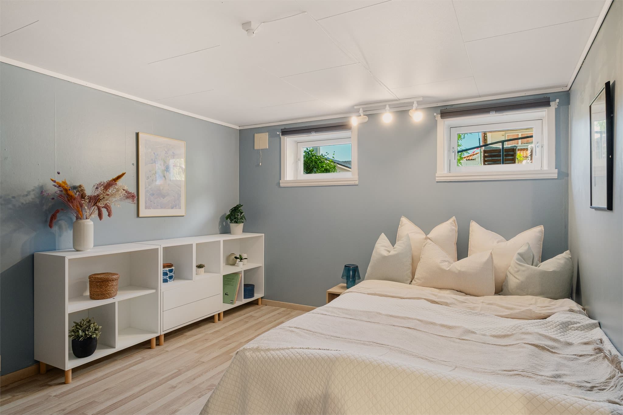 - Dette rommet måler 12,2 m² (opprinnelig byggemeldt som bod, ikke godkjent som hoveddel) -